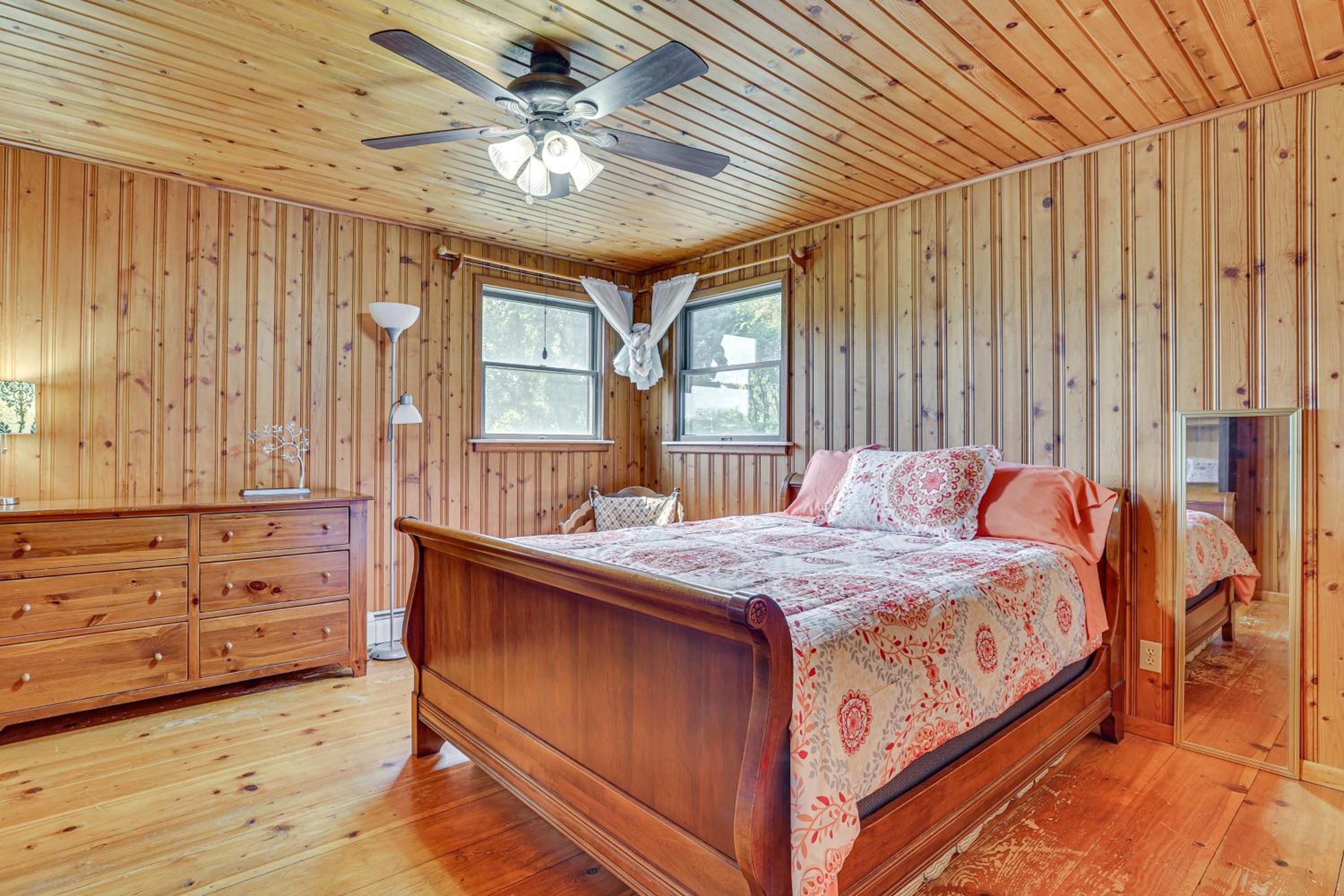 Near Mississippi River! Countryside Family Retreat