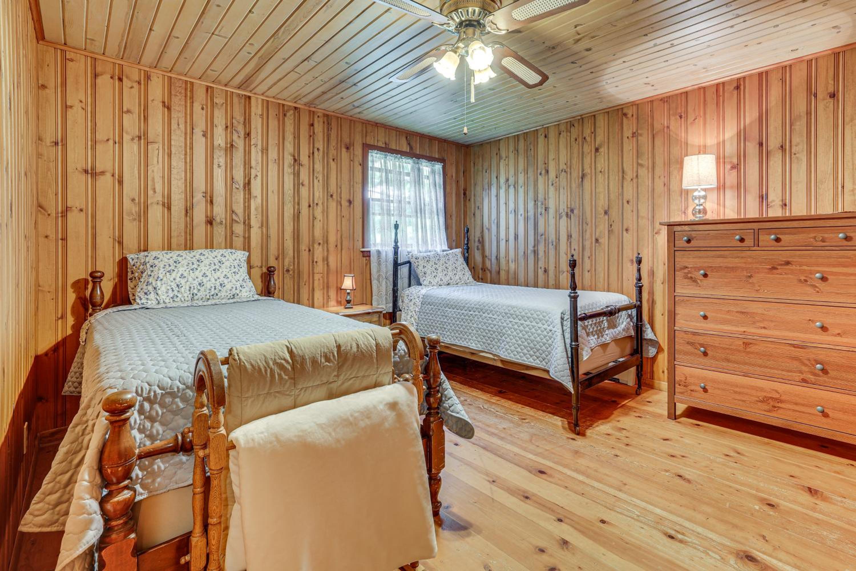 Near Mississippi River! Countryside Family Retreat