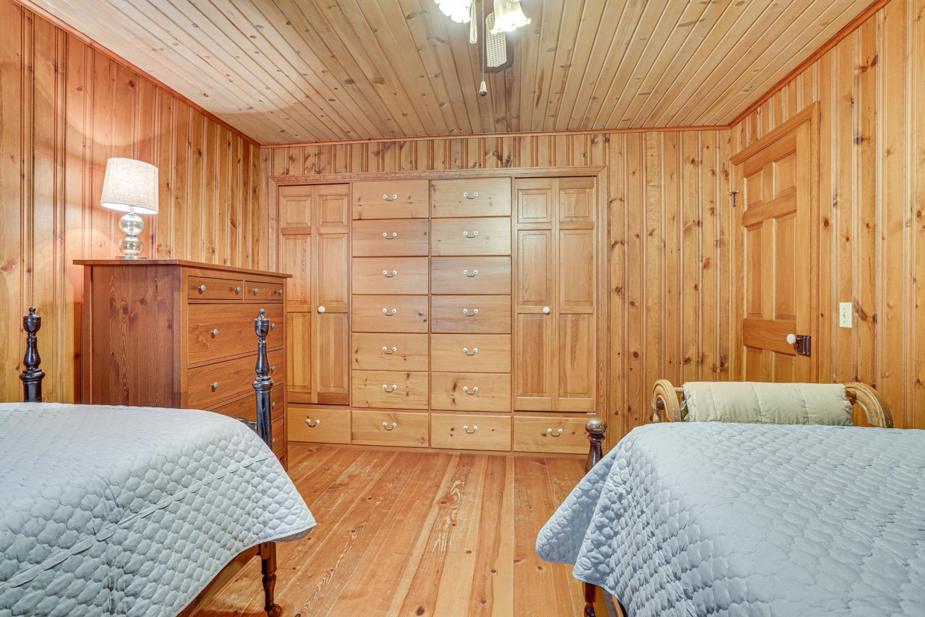 Near Mississippi River! Countryside Family Retreat