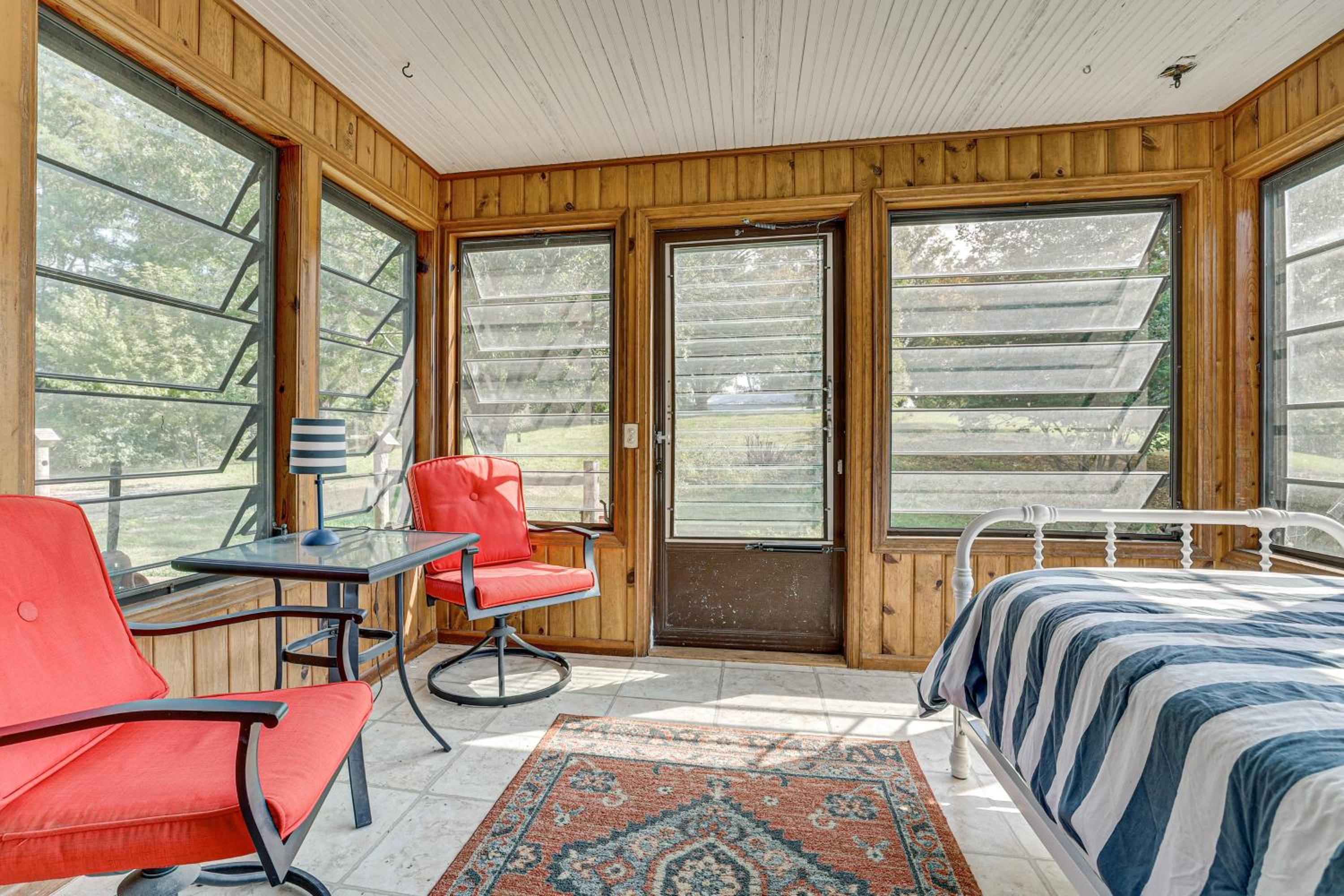 Near Mississippi River! Countryside Family Retreat