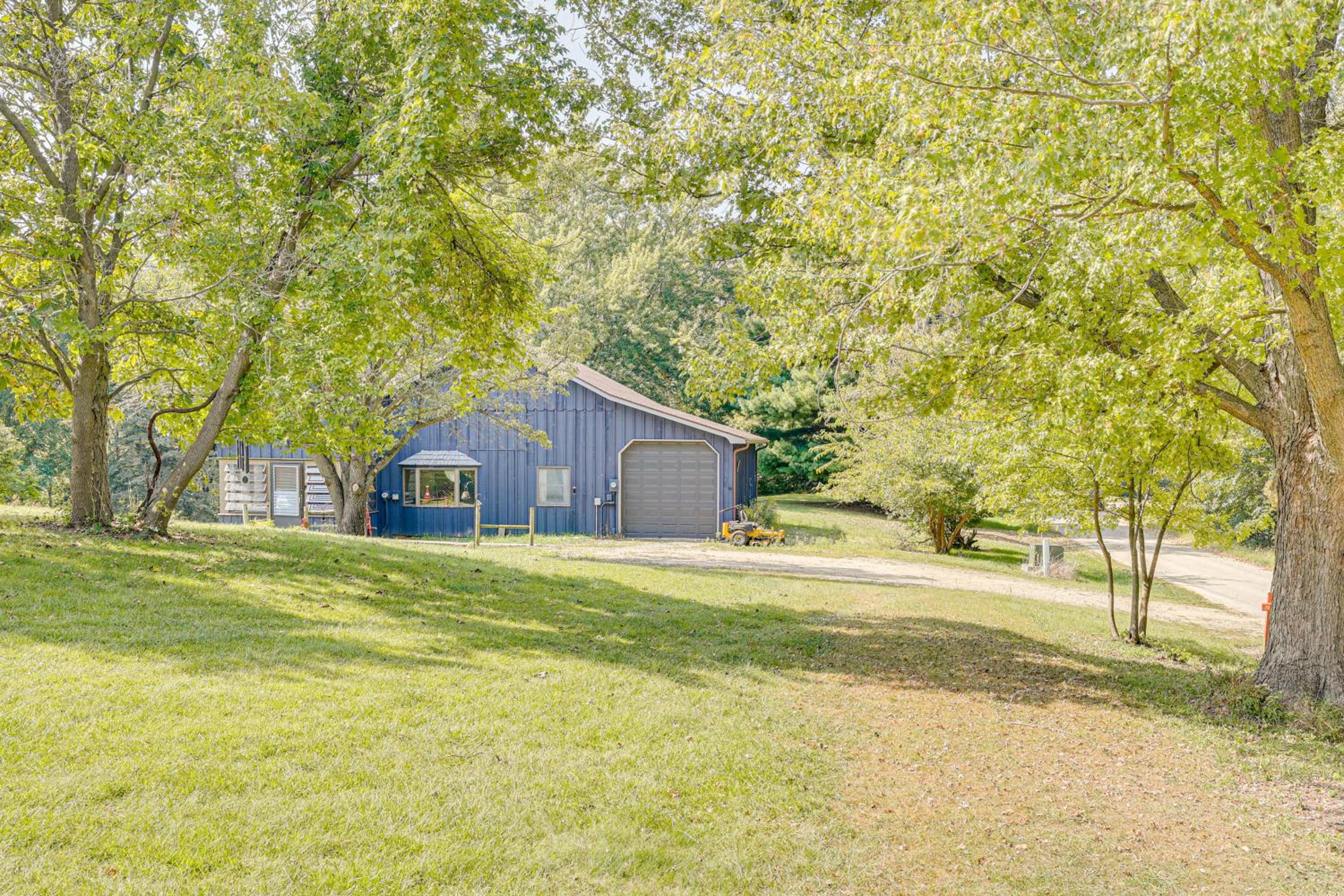 Near Mississippi River! Countryside Family Retreat