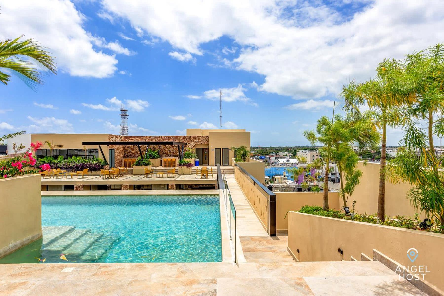 Chic Studio with Roof Pool & Gym Near 5th & Beach