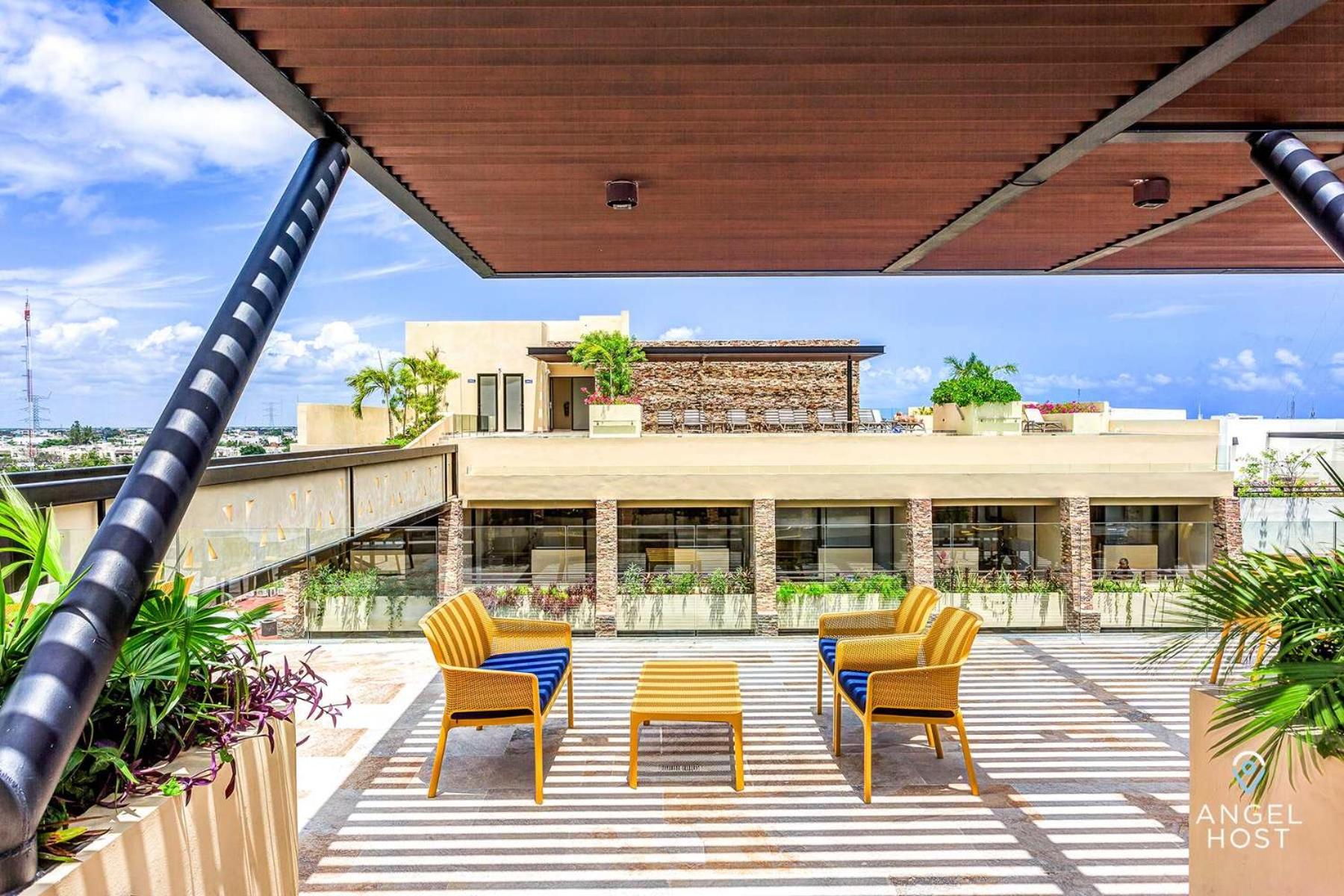 Chic Studio with Roof Pool & Gym Near 5th & Beach