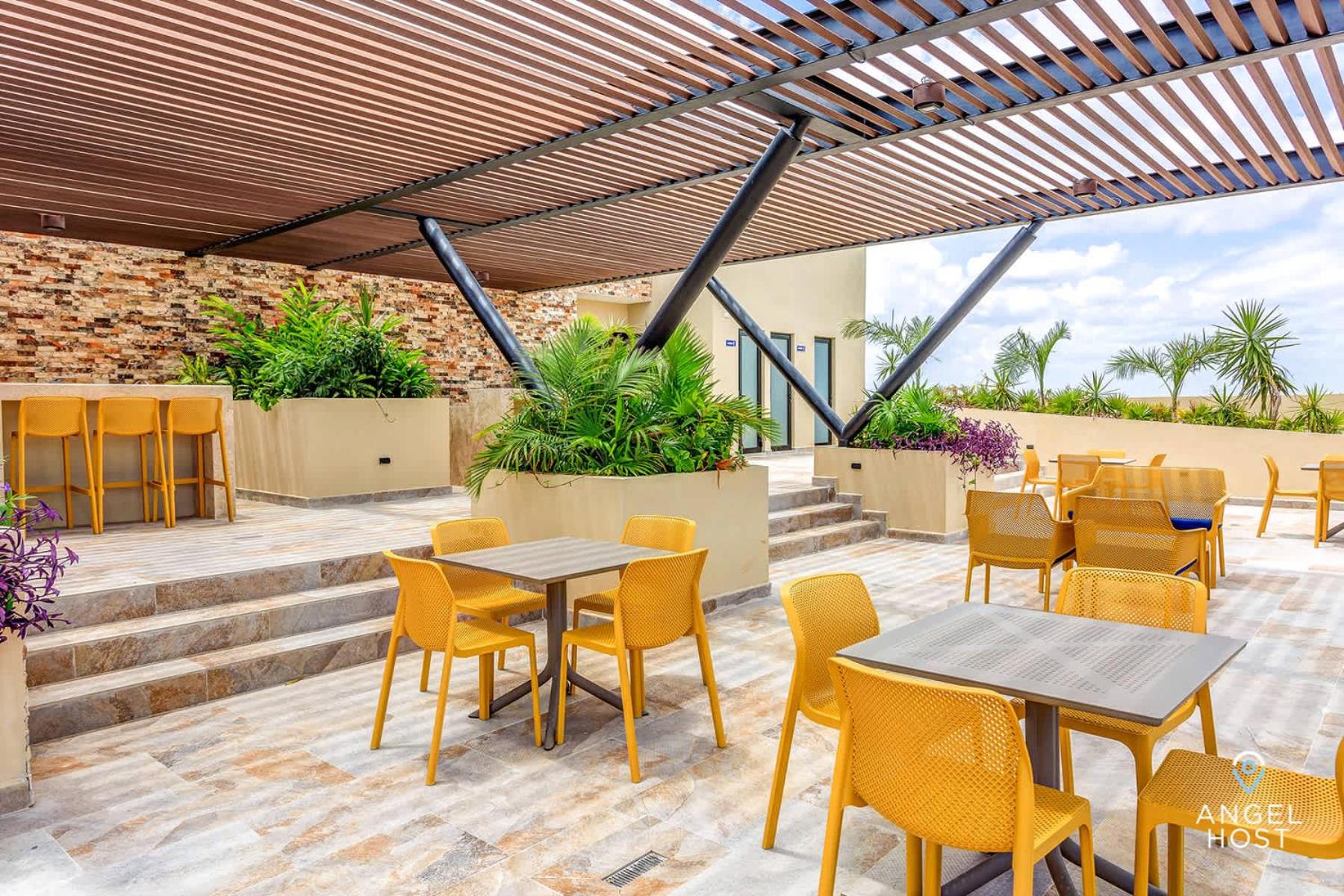 Chic Studio with Roof Pool & Gym Near 5th & Beach