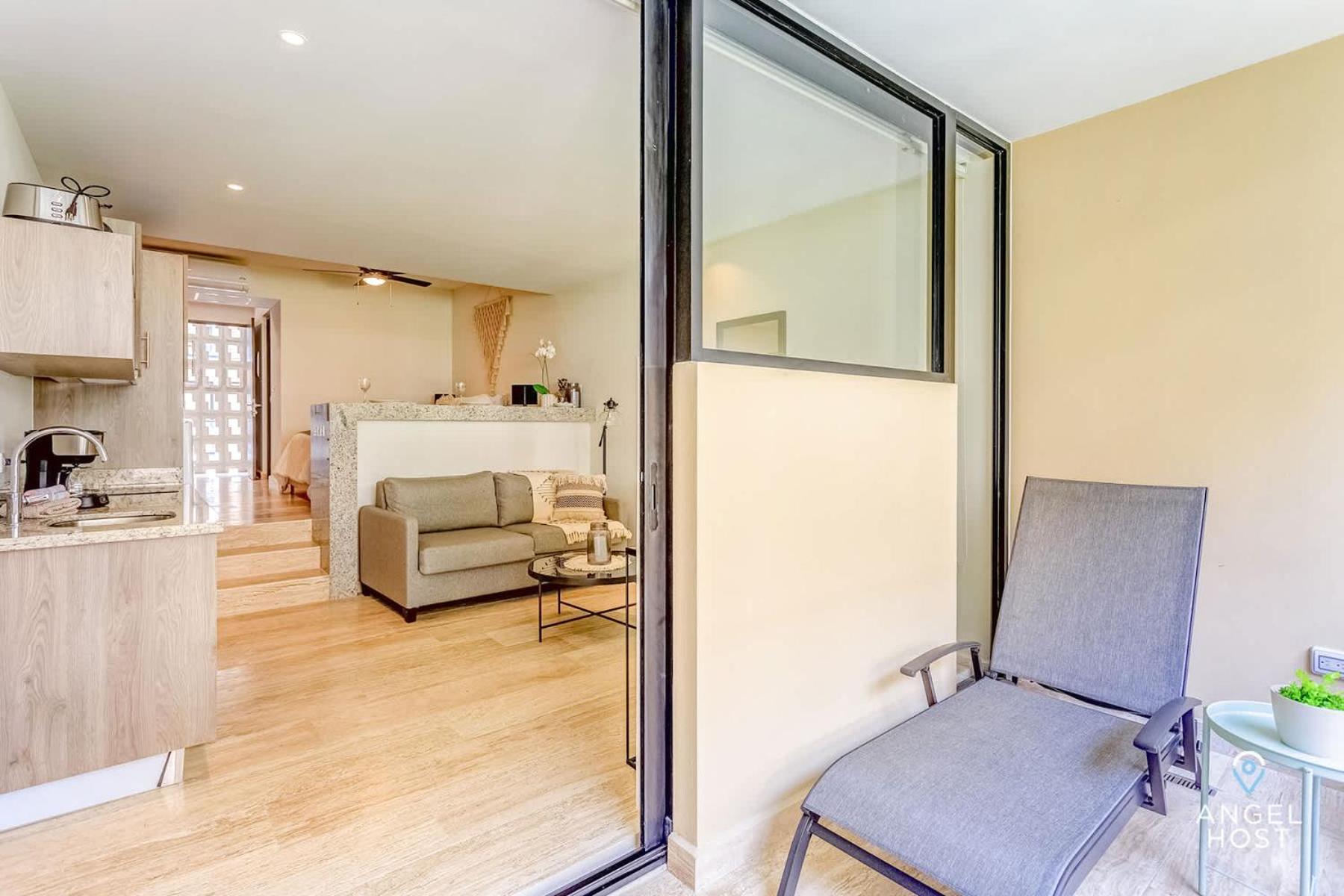 Chic Studio with Roof Pool & Gym Near 5th & Beach