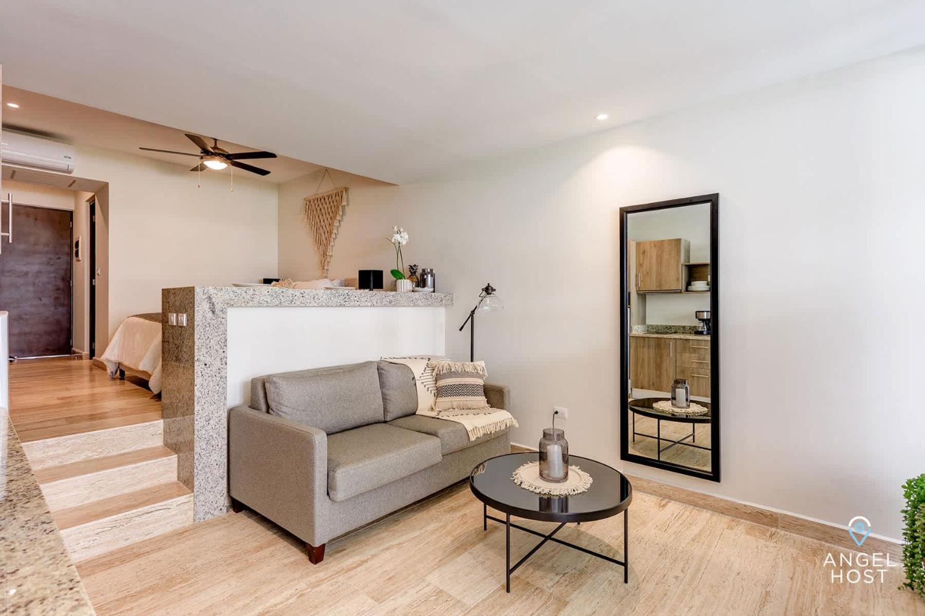 Chic Studio with Roof Pool & Gym Near 5th & Beach