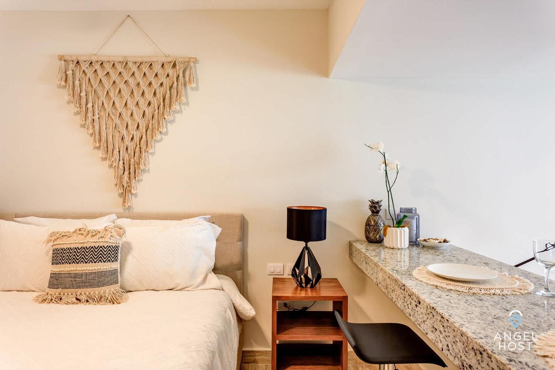 Chic Studio with Roof Pool & Gym Near 5th & Beach