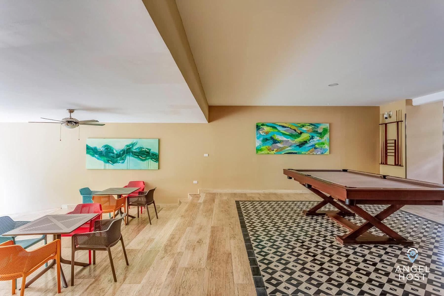 Chic Studio with Roof Pool & Gym Near 5th & Beach