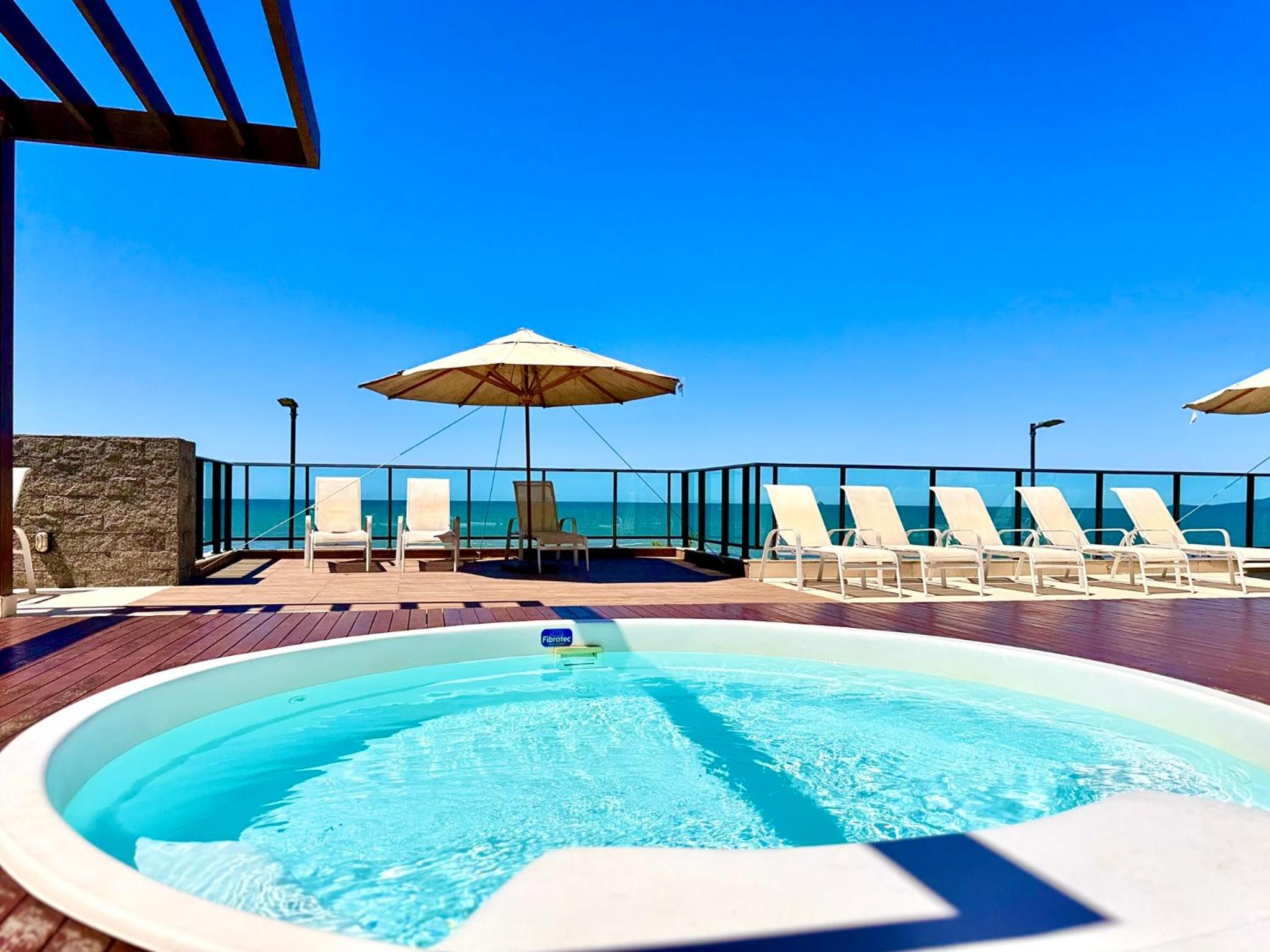 Apto em Condominio Frente Mar com Piscinas Spa Sala de Jogos Quadra de Futebol e Espaco Kids Ideal para Familias