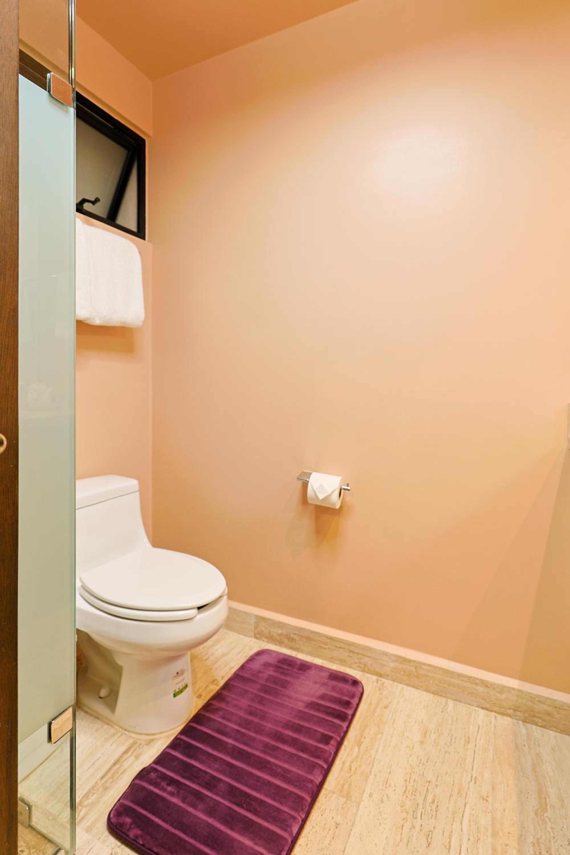 Chic Studio with Roof Pool & Gym Near 5th & Beach