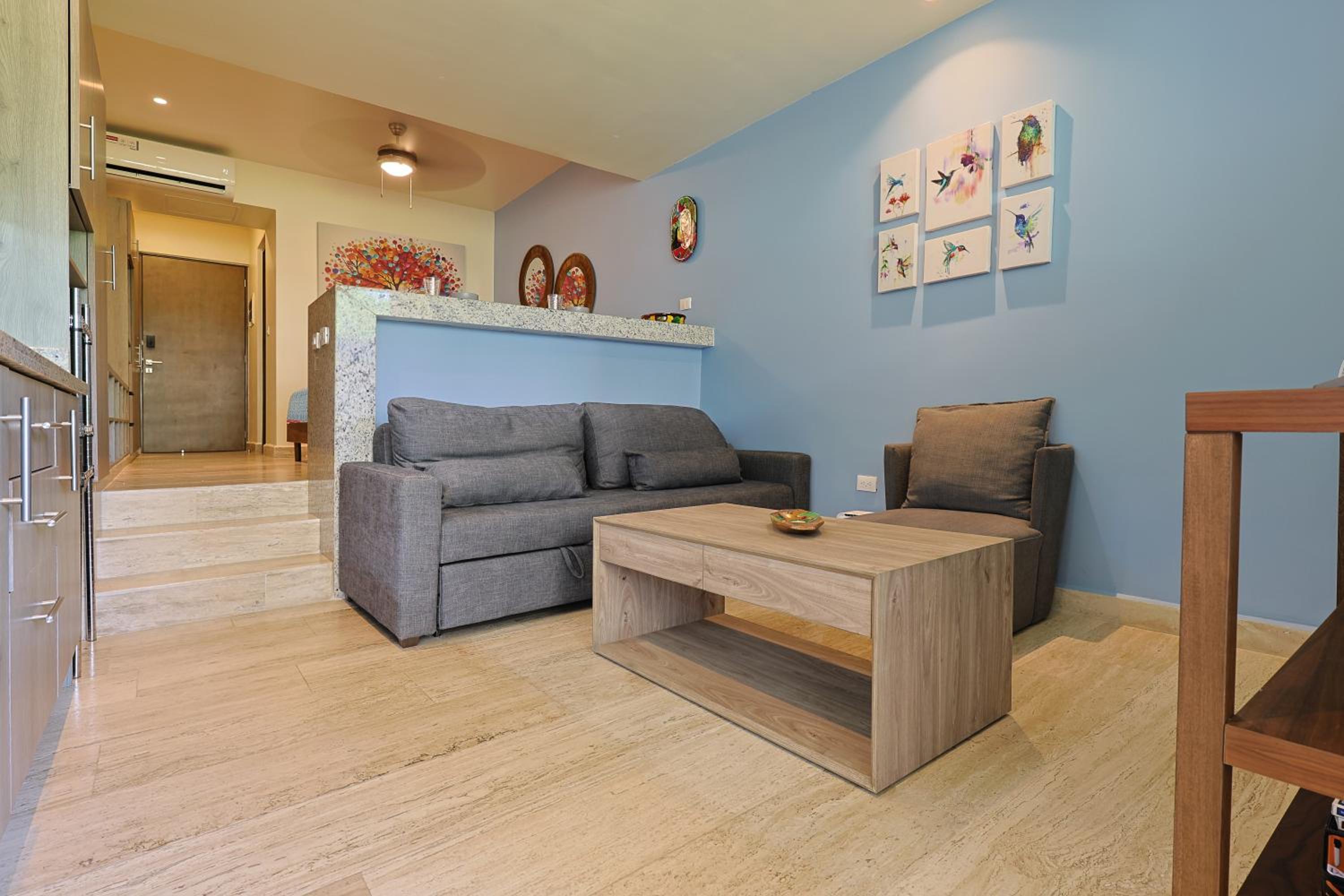 Chic Studio with Roof Pool & Gym Near 5th & Beach