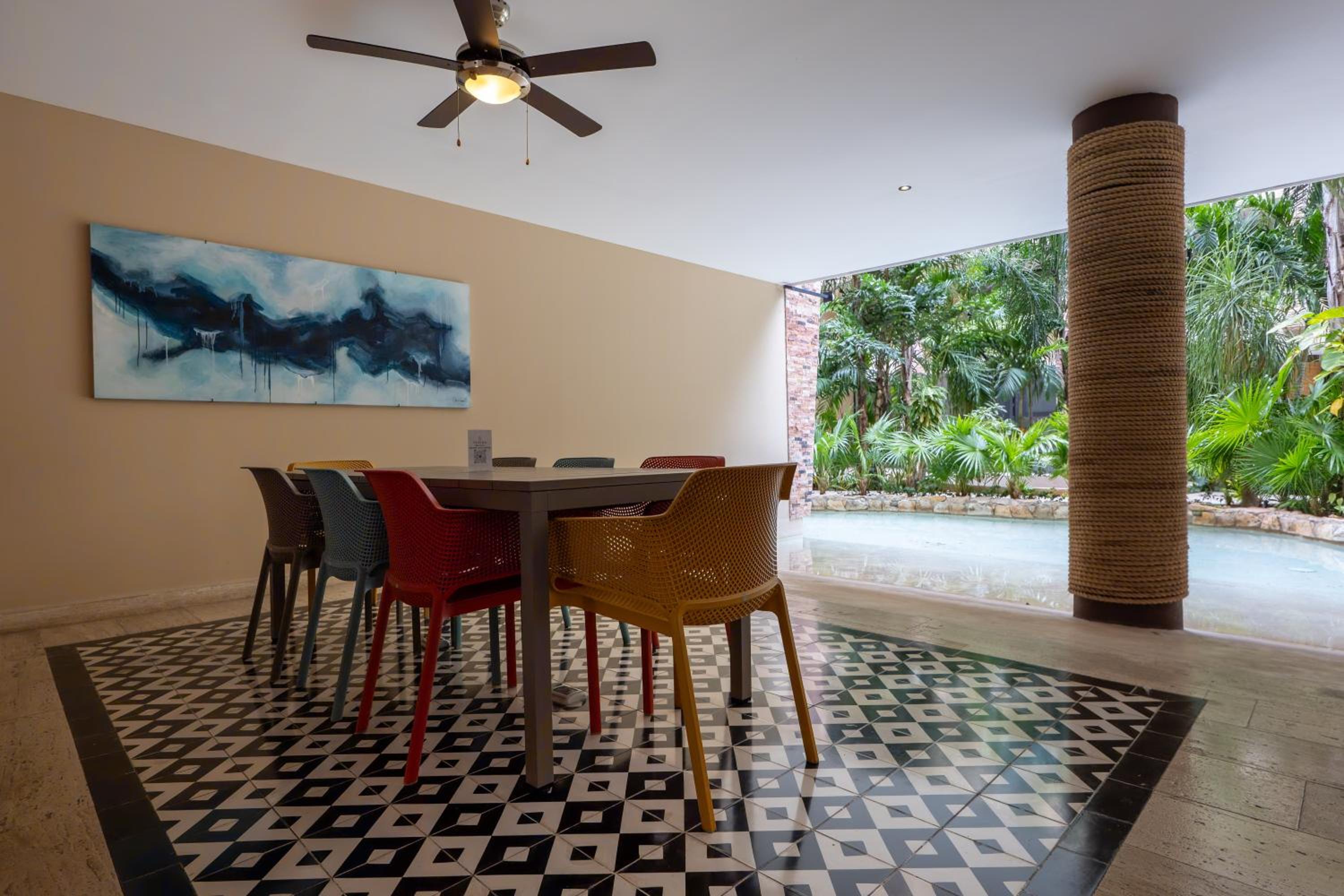 Chic Studio with Roof Pool & Gym Near 5th & Beach