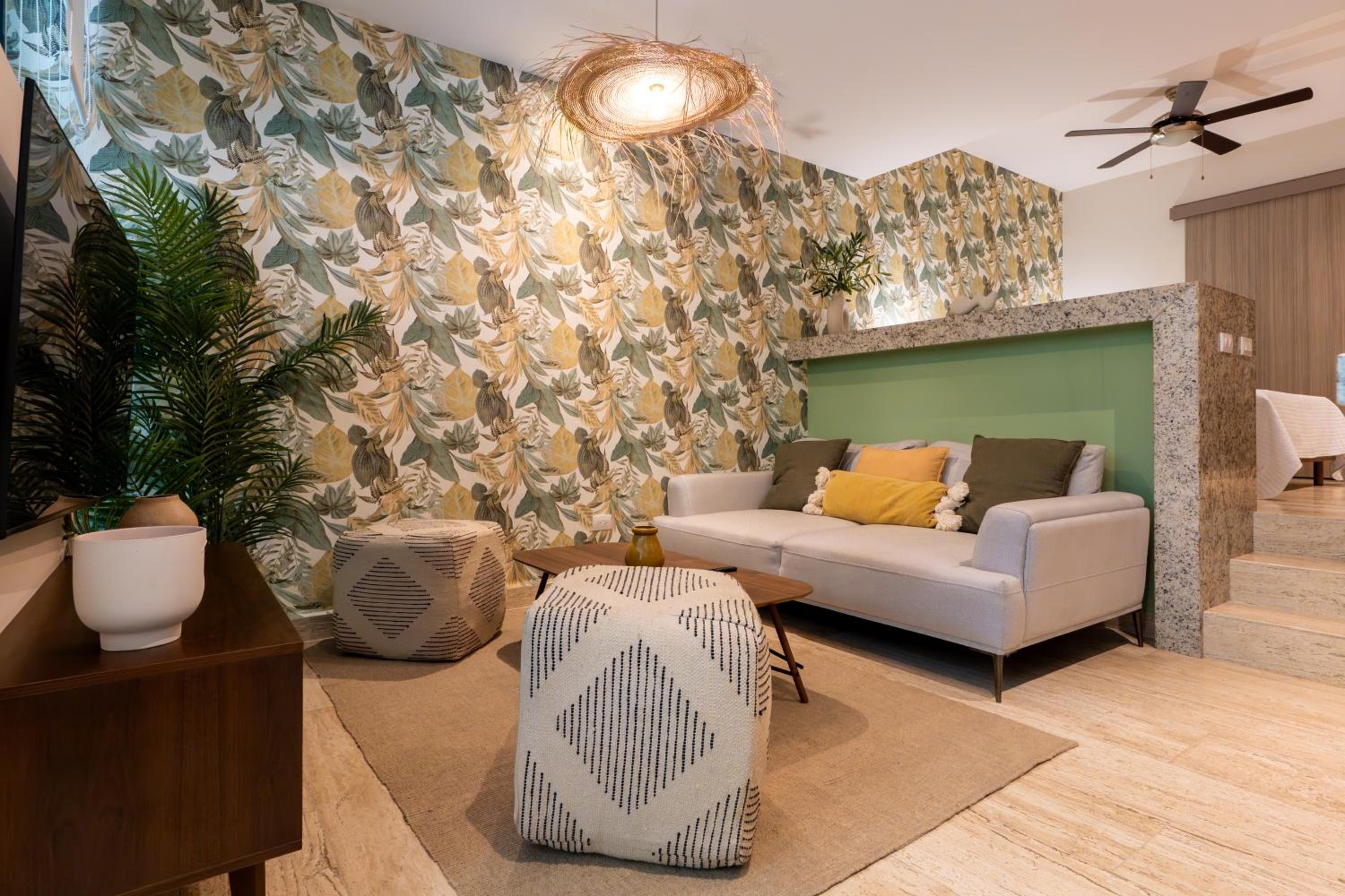 Chic Studio with Roof Pool & Gym Near 5th & Beach