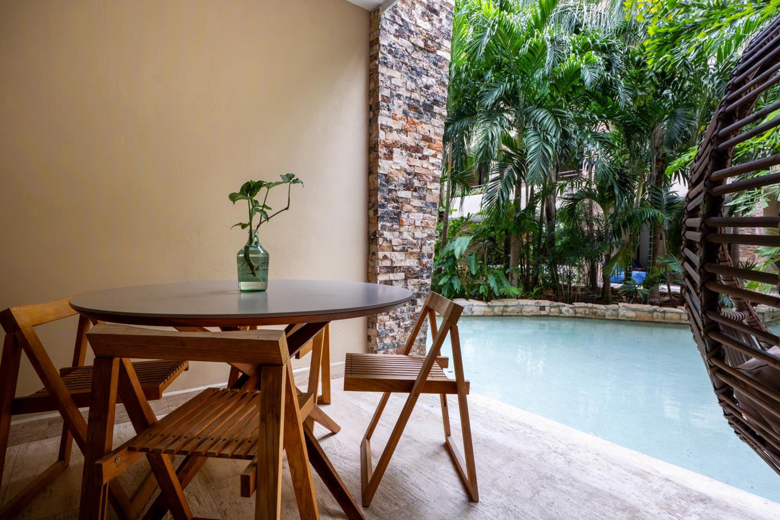 Chic Studio with Roof Pool & Gym Near 5th & Beach