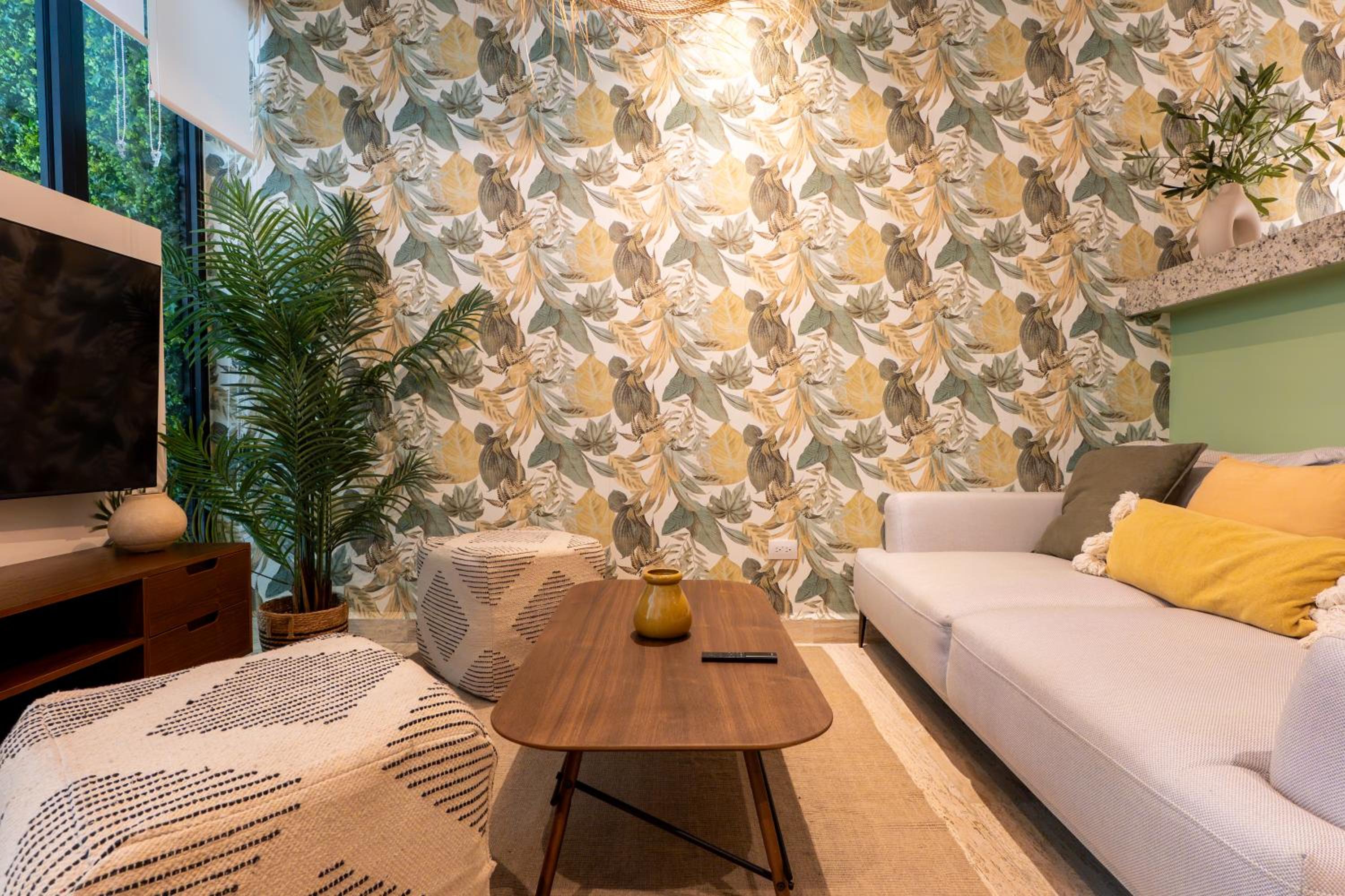 Chic Studio with Roof Pool & Gym Near 5th & Beach