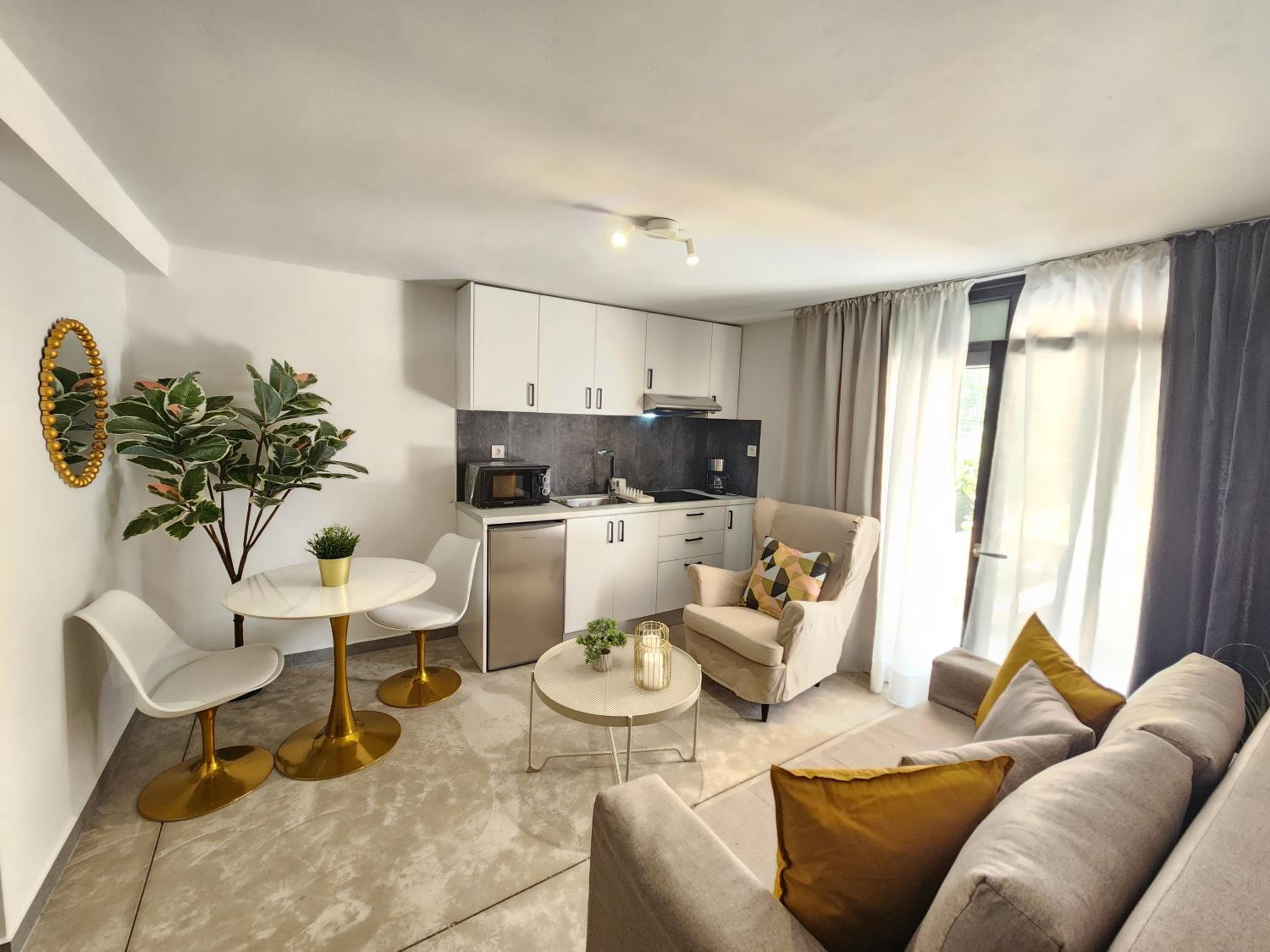 Miracle Luxury Suites