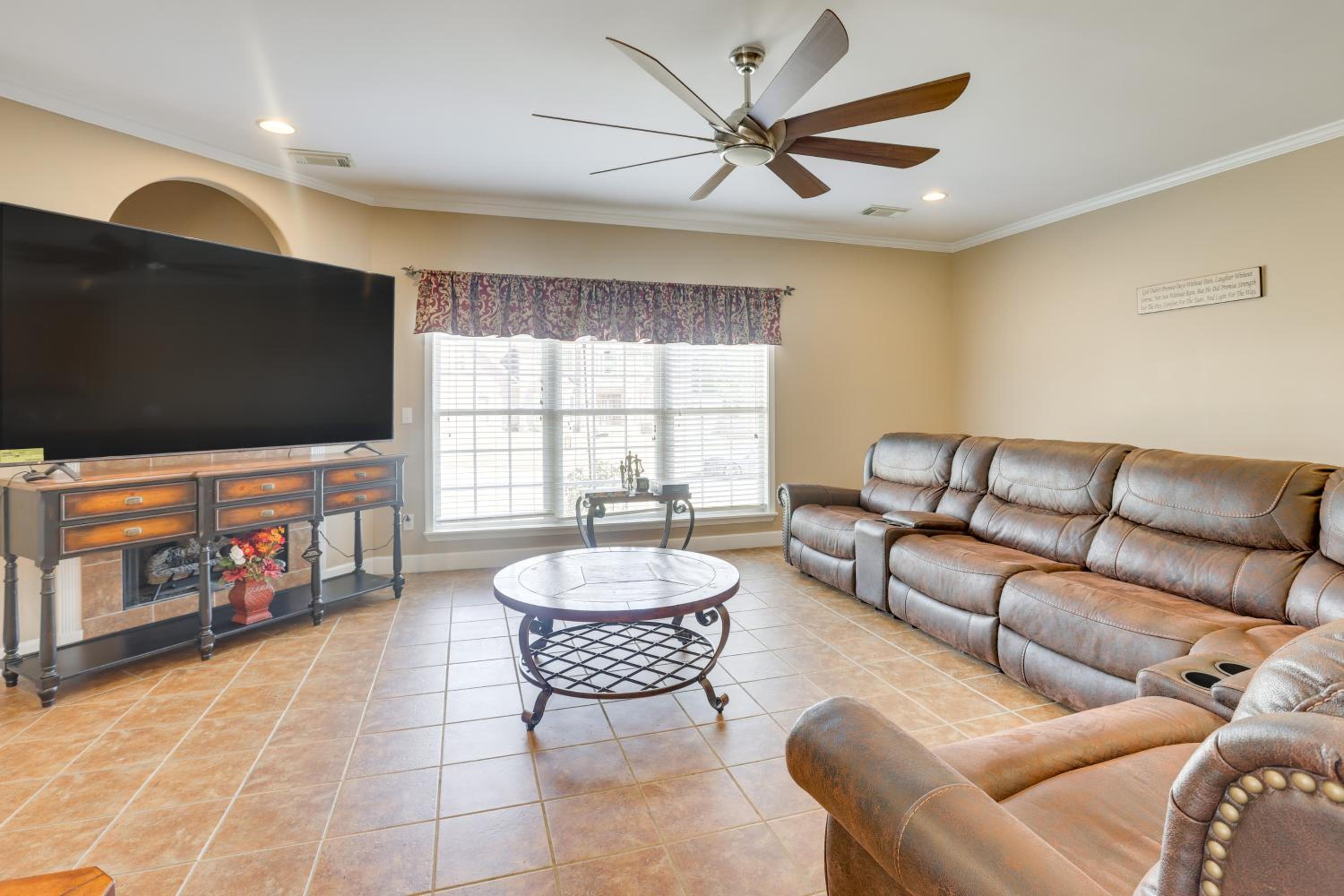 8 Mi to University of Alabama Family Home with Yard