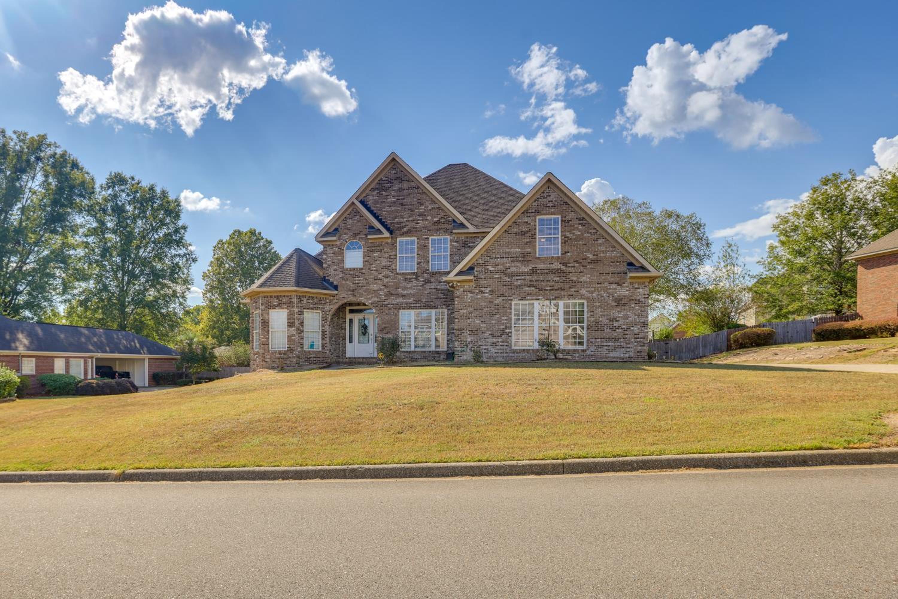 8 Mi to University of Alabama Family Home with Yard