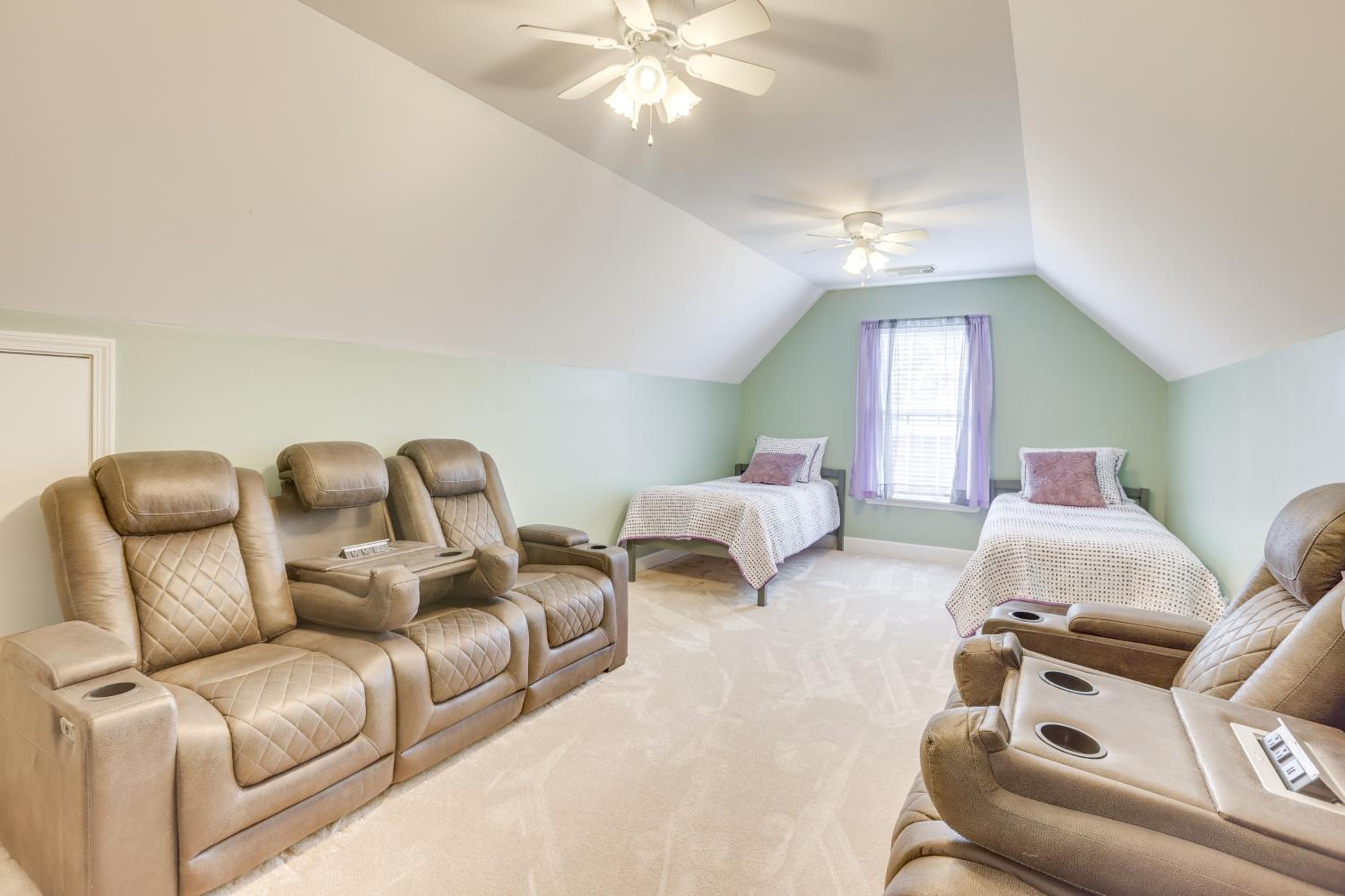 8 Mi to University of Alabama Family Home with Yard