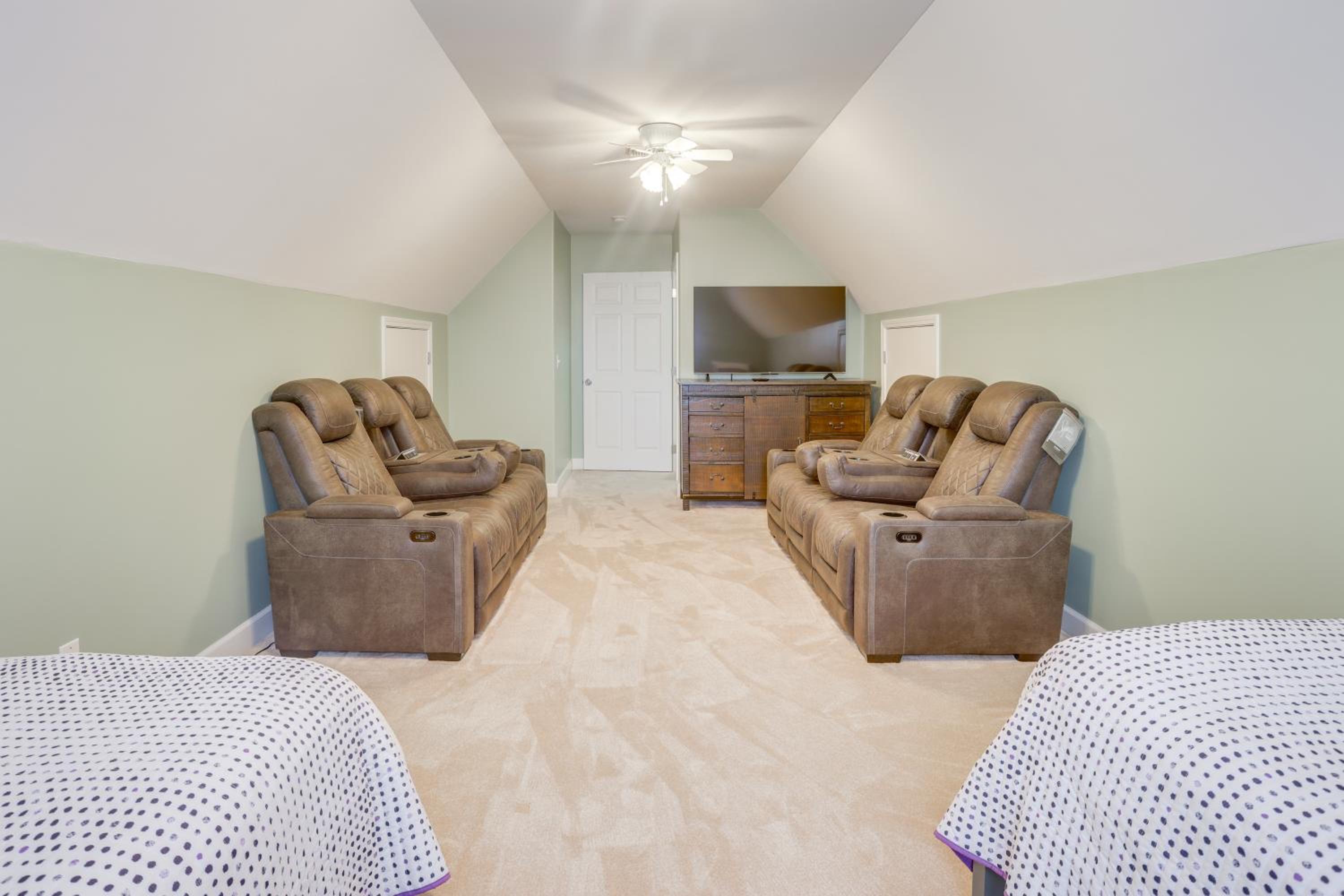 8 Mi to University of Alabama Family Home with Yard