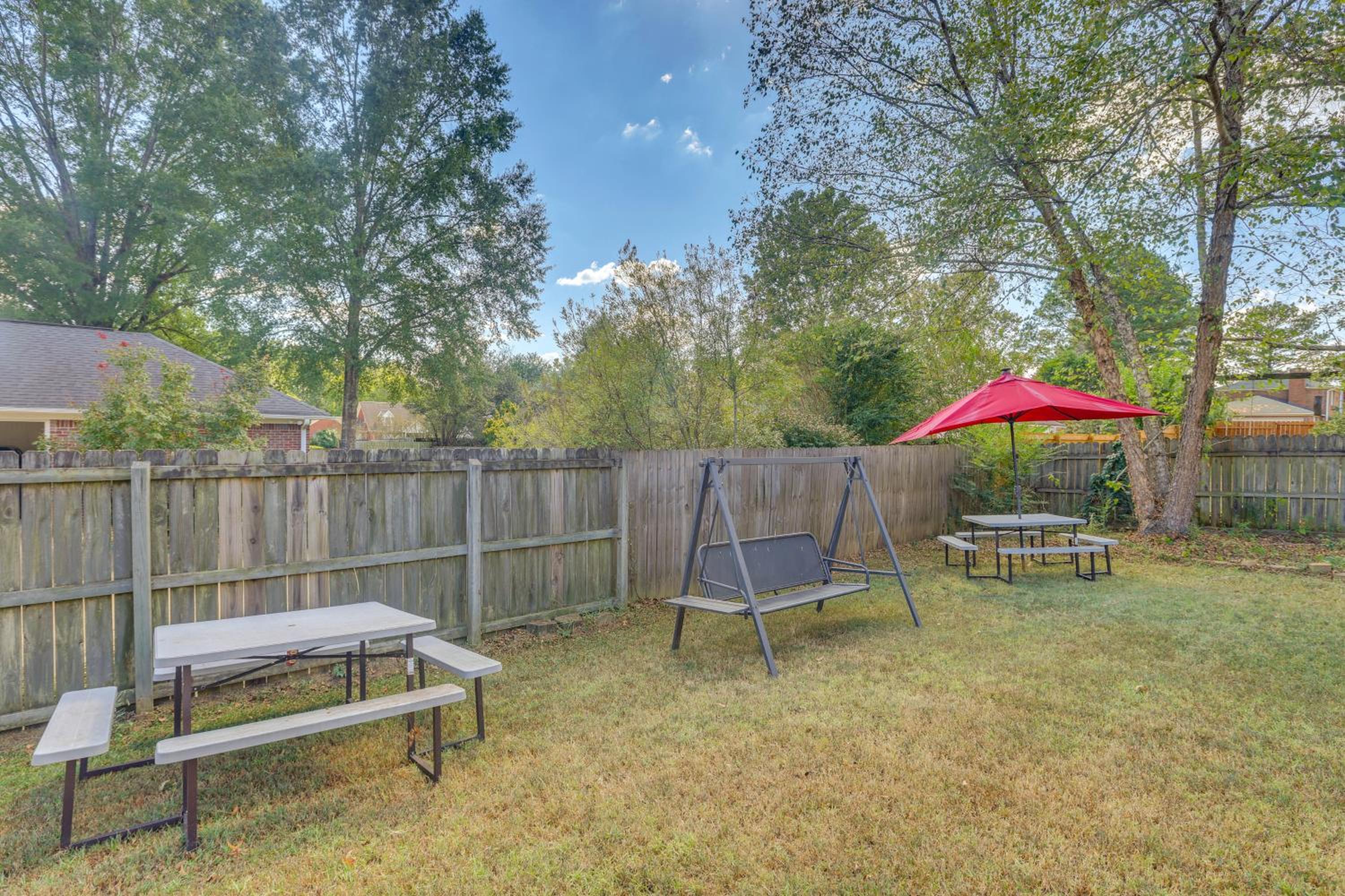 8 Mi to University of Alabama Family Home with Yard