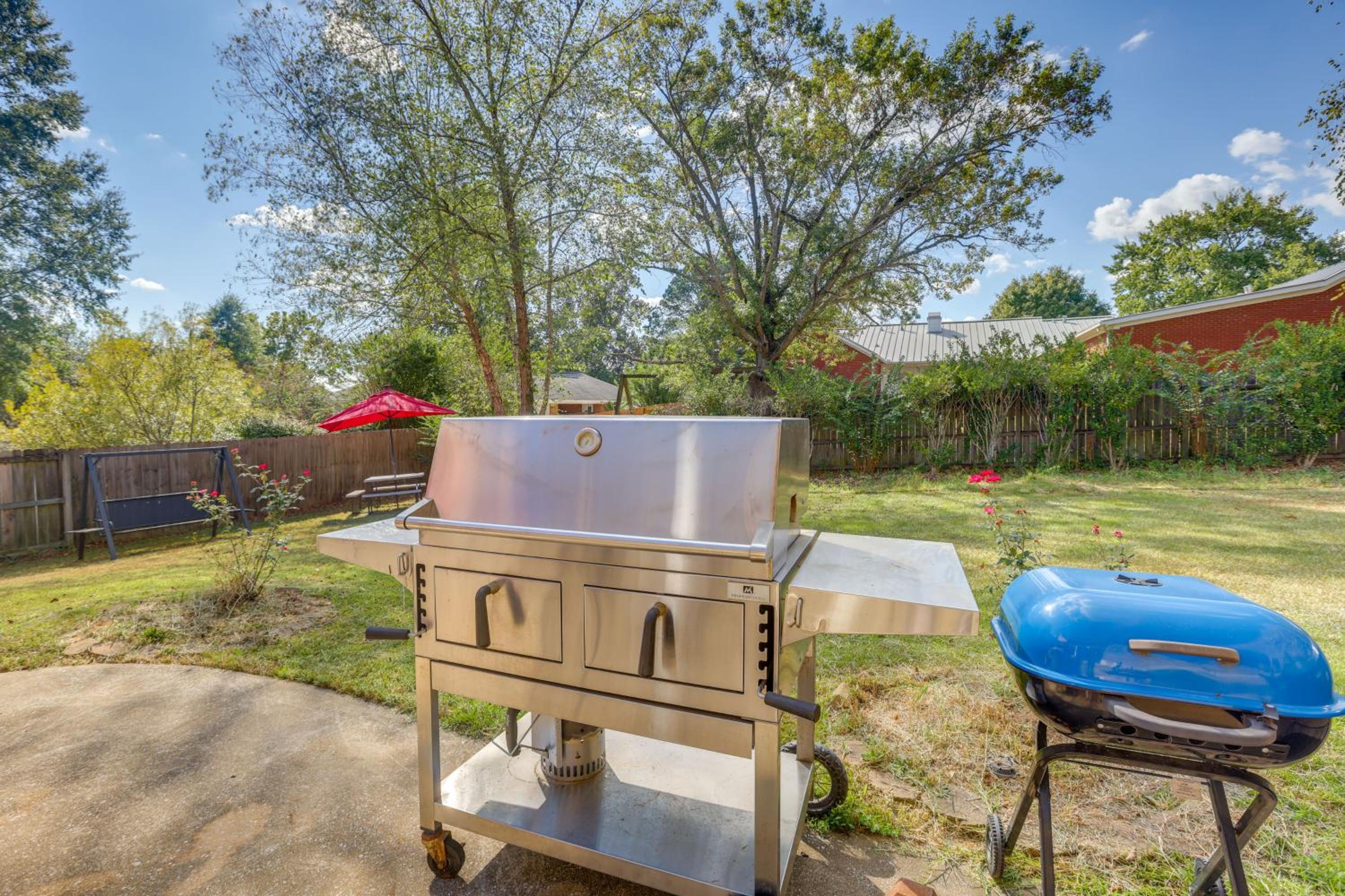 8 Mi to University of Alabama Family Home with Yard