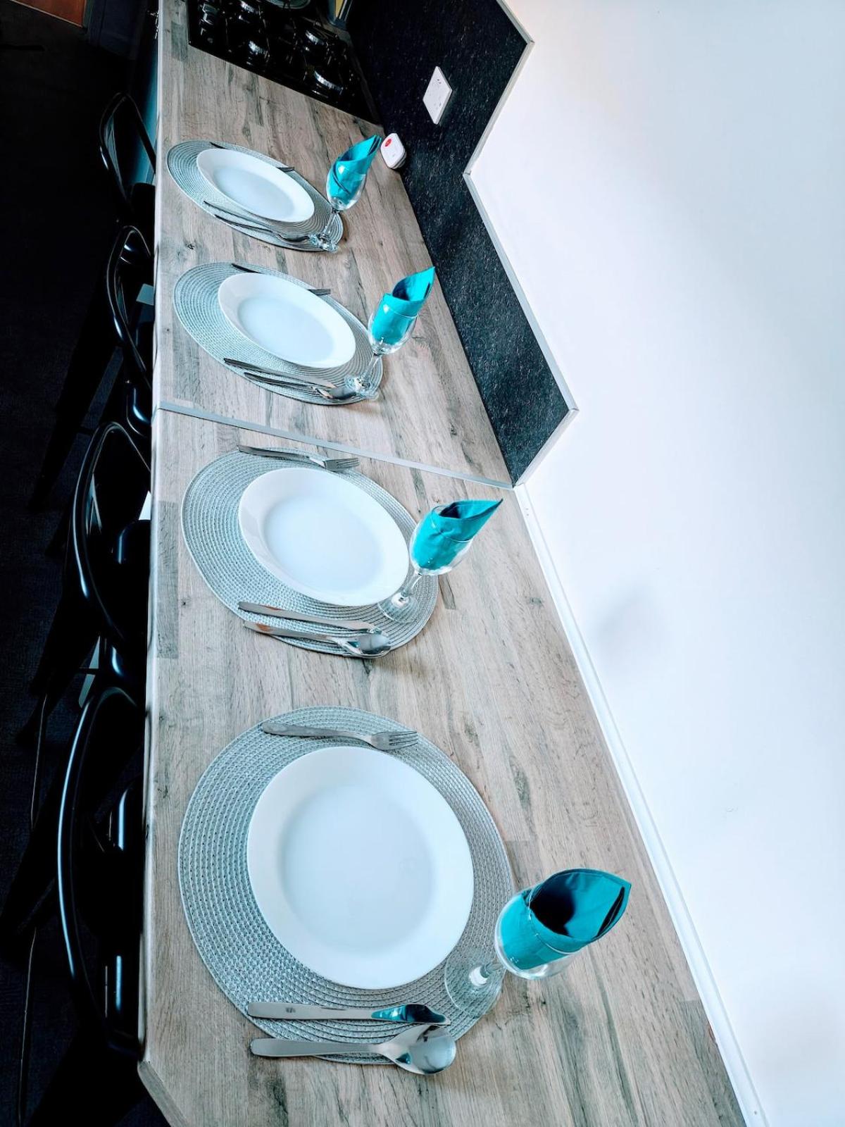 Book Me! Prime 2 BED House sleeps 6 Contractors