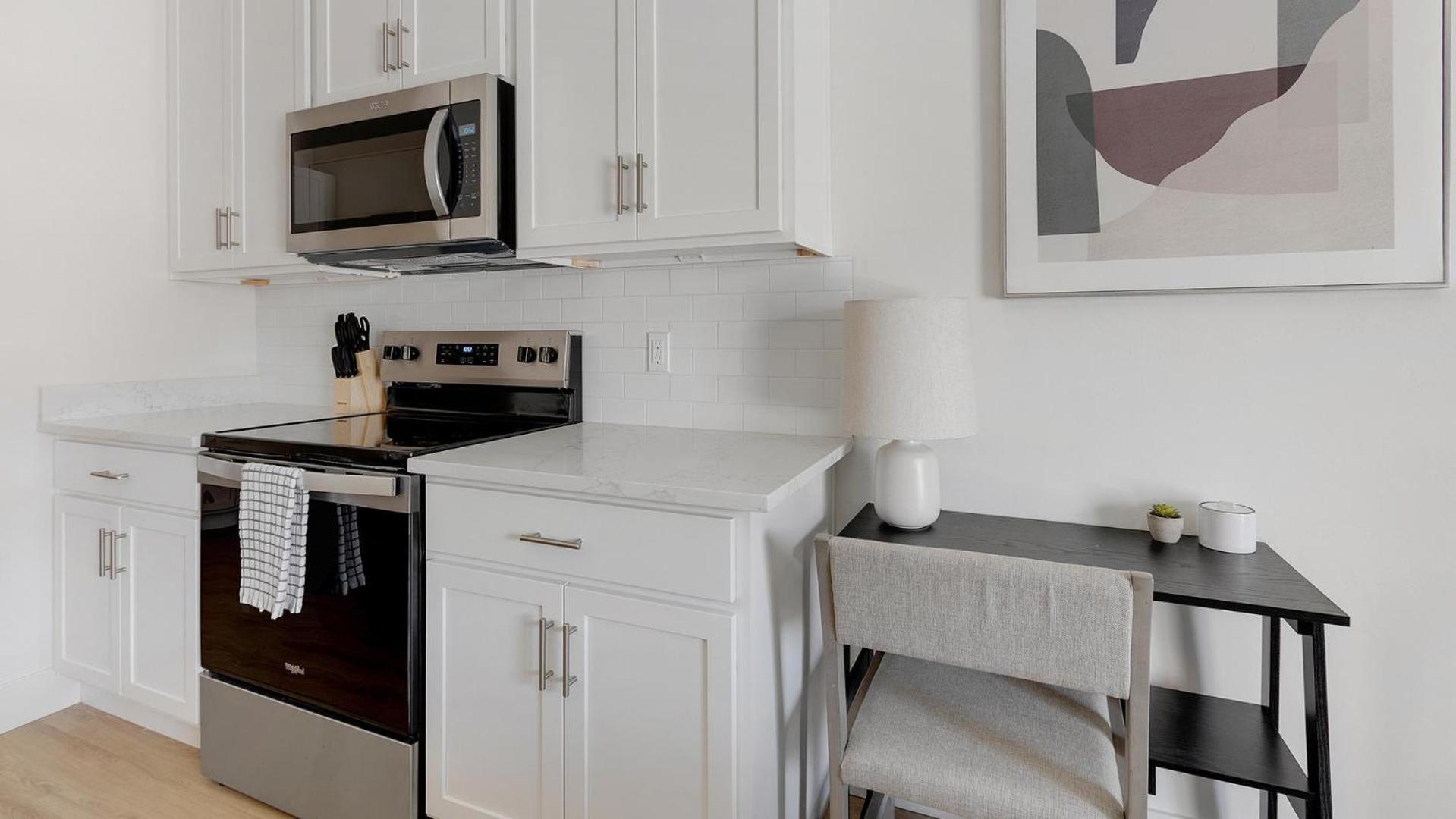 Landing Chic 1BD Pool