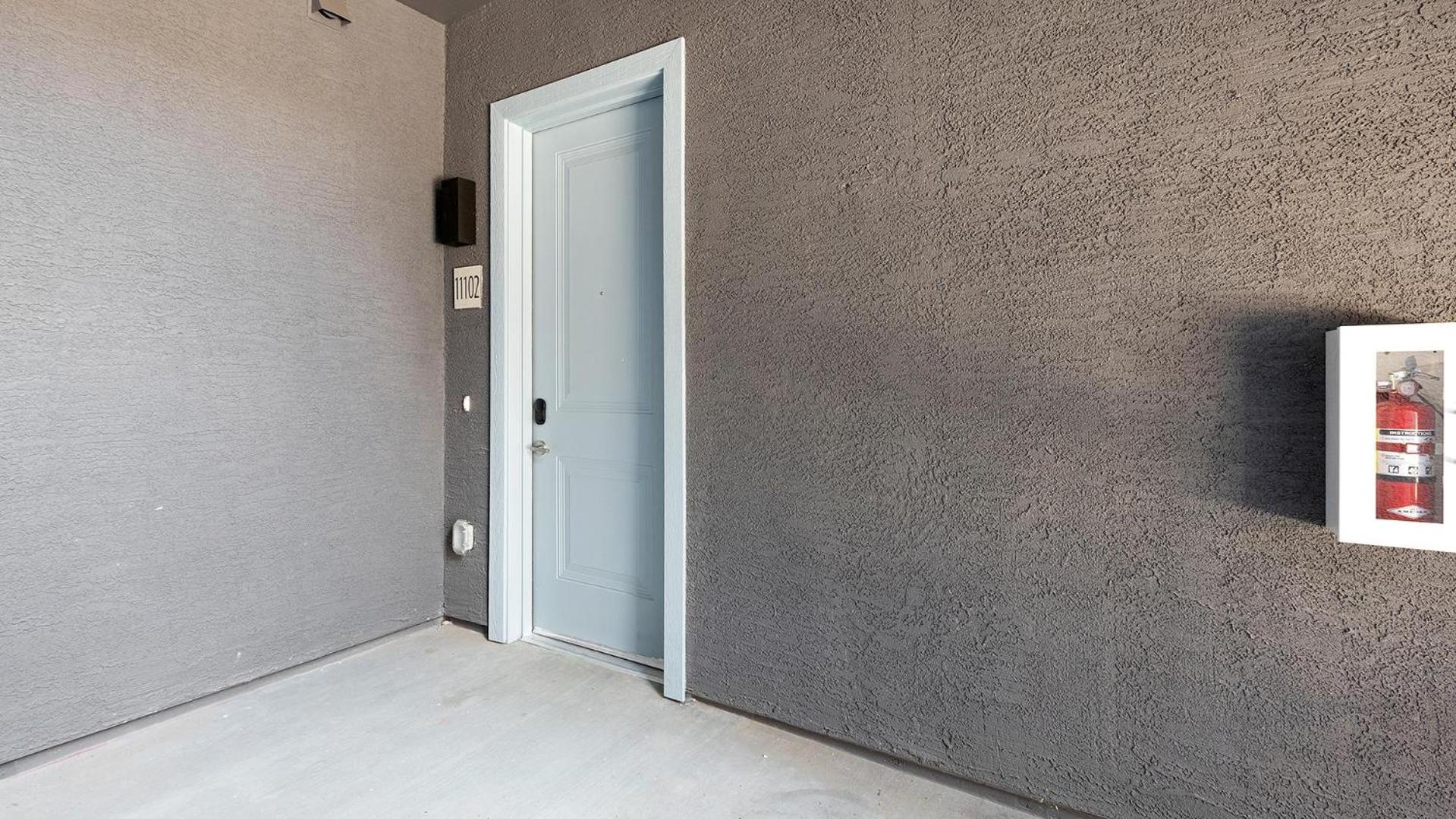 Landing Chic 1BD Pool