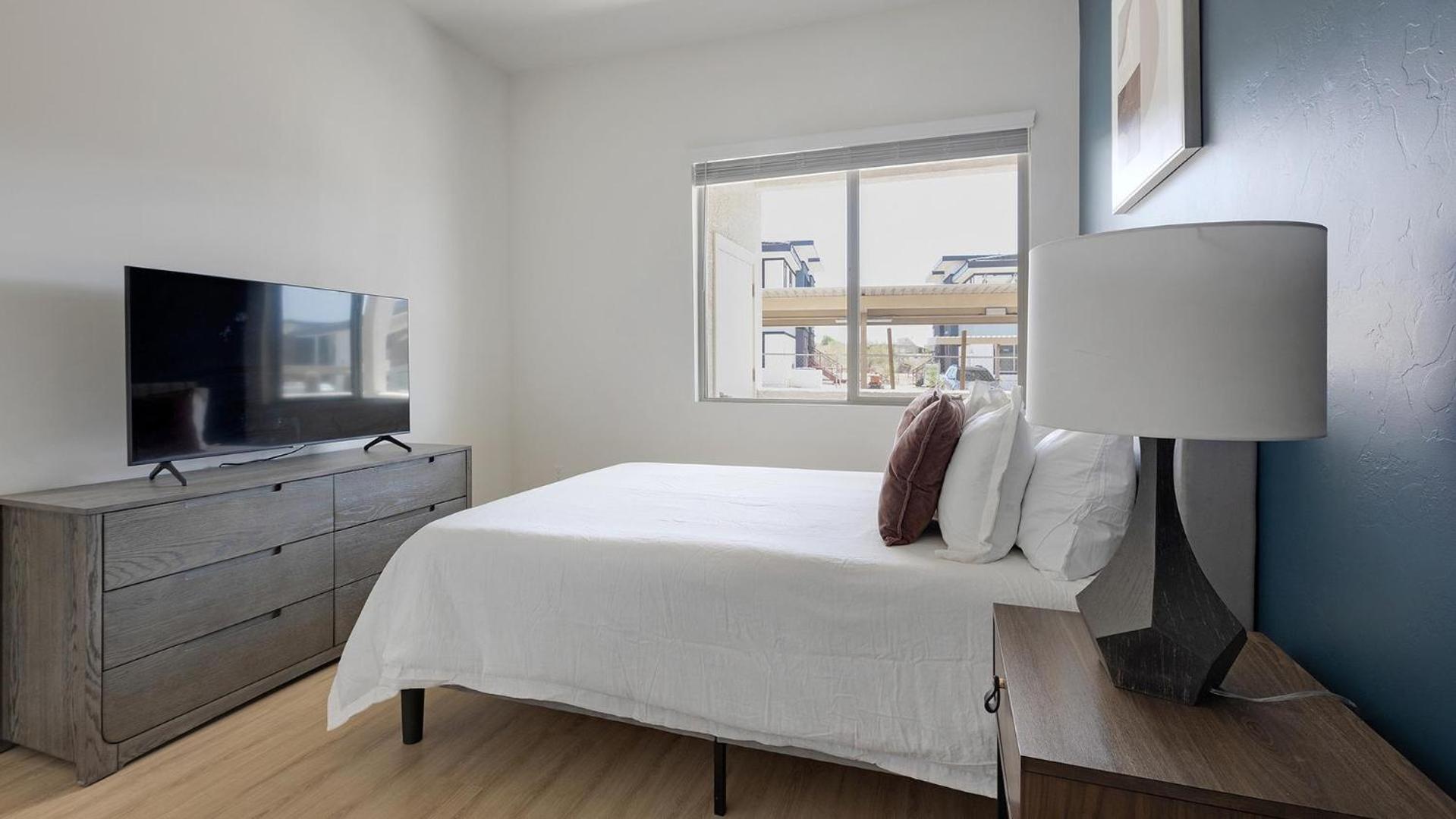 Landing Chic 1BD Pool