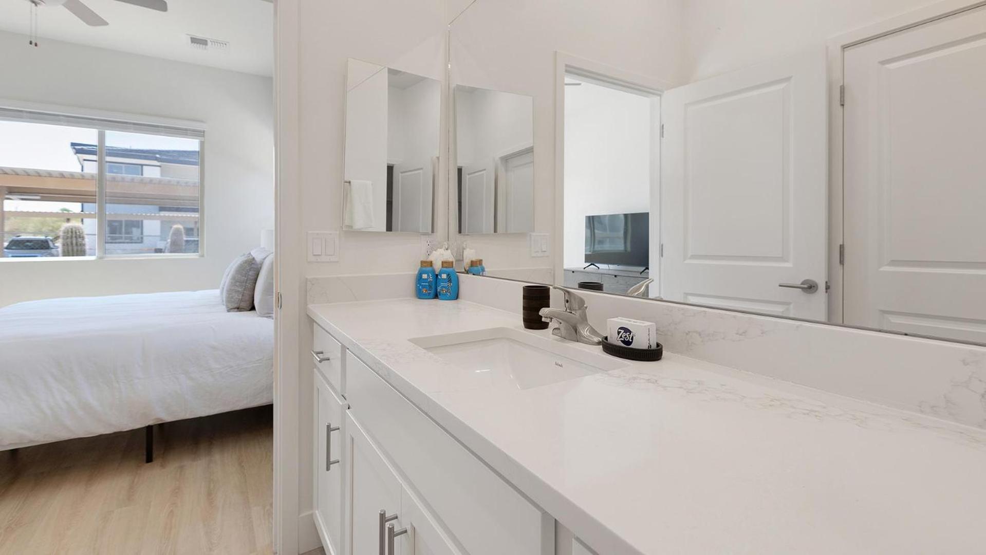 Landing Chic 1BD Pool