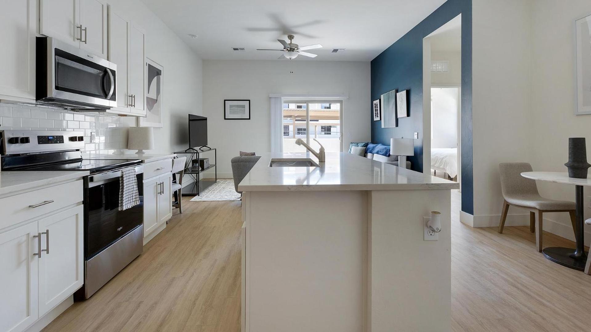 Landing Chic 1BD Pool