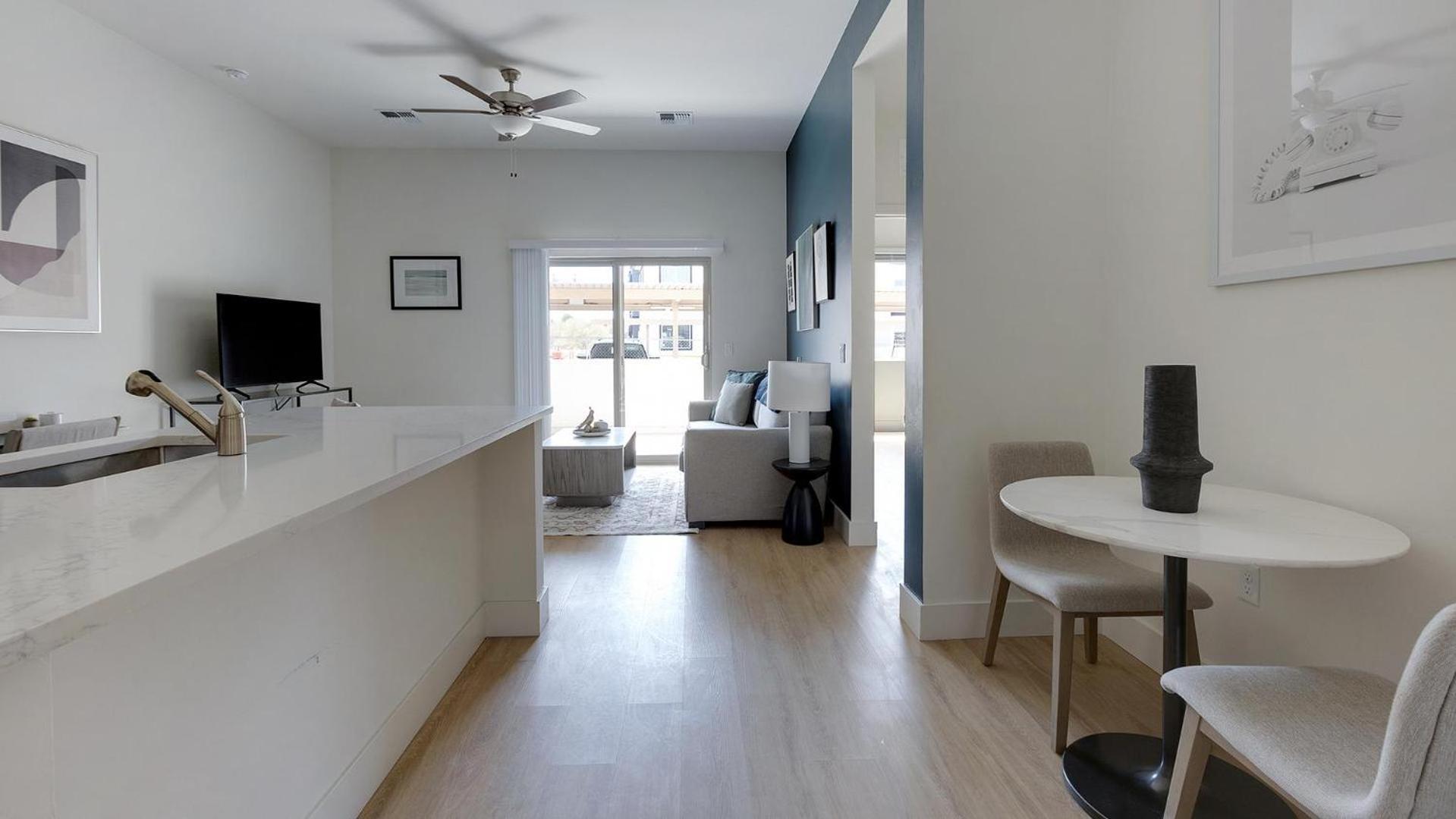 Landing Chic 1BD Pool