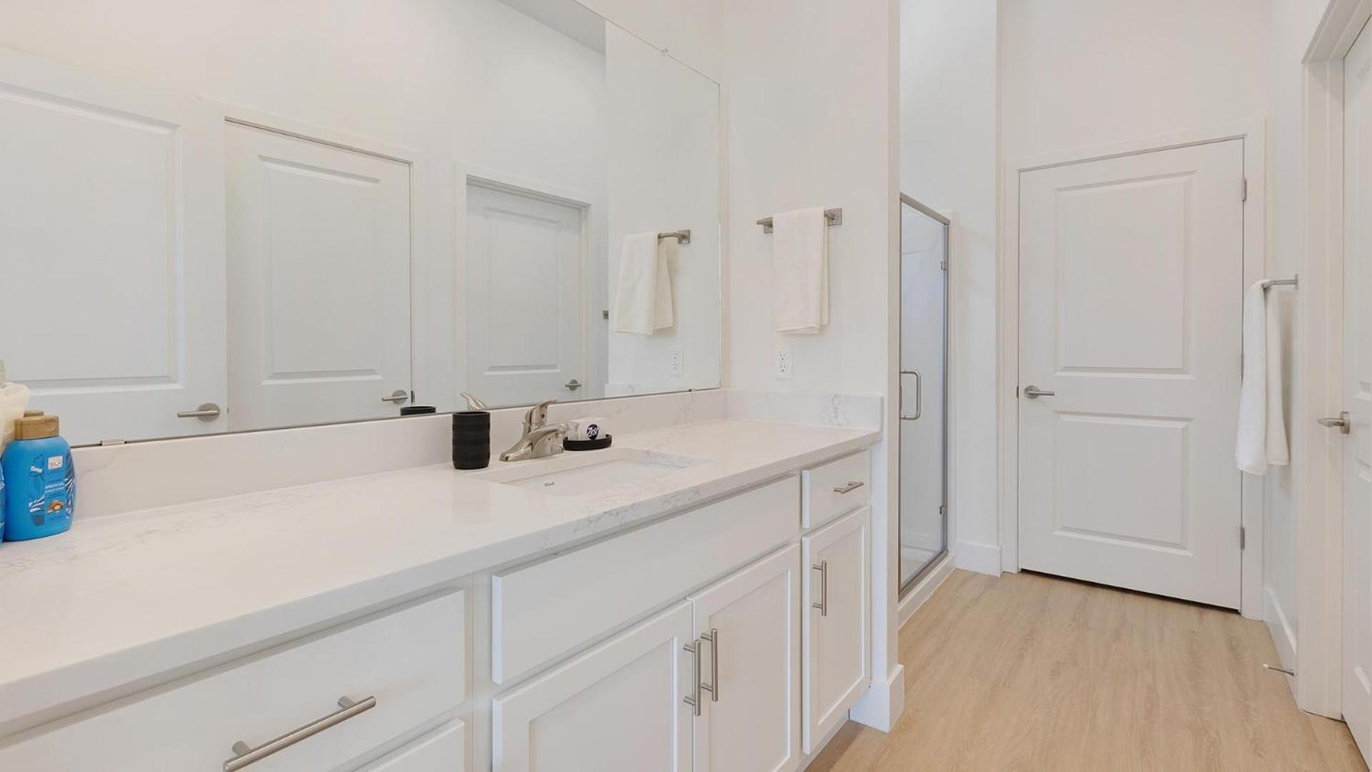 Landing Chic 1BD Pool