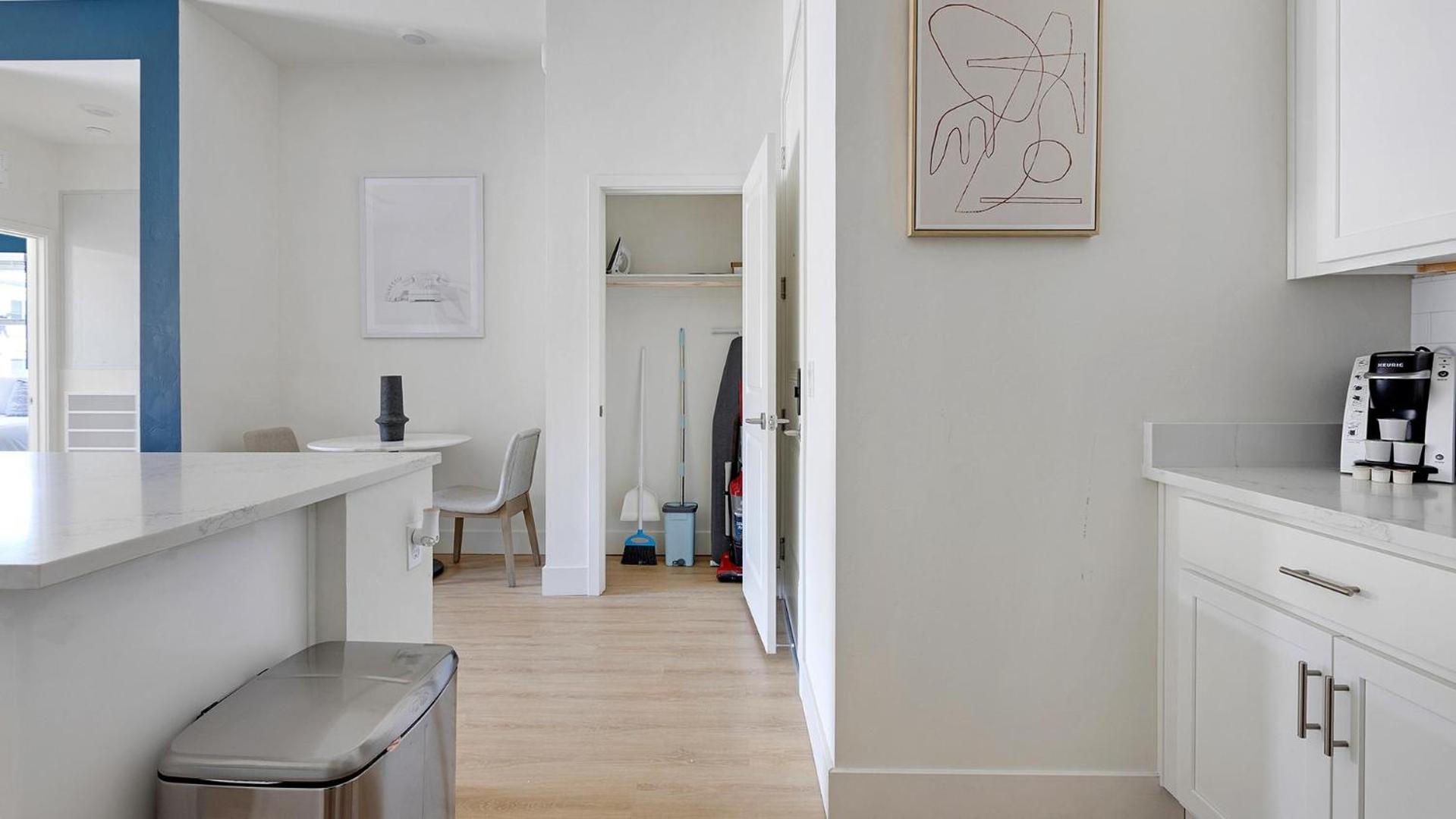 Landing Chic 1BD Pool