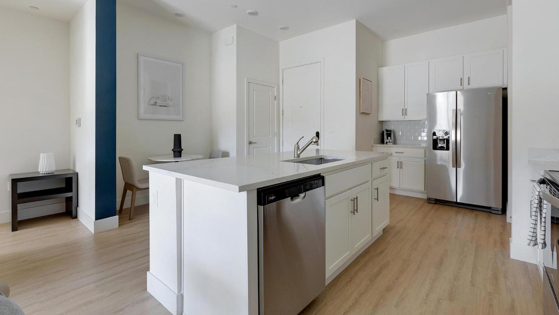 Landing Chic 1BD Pool