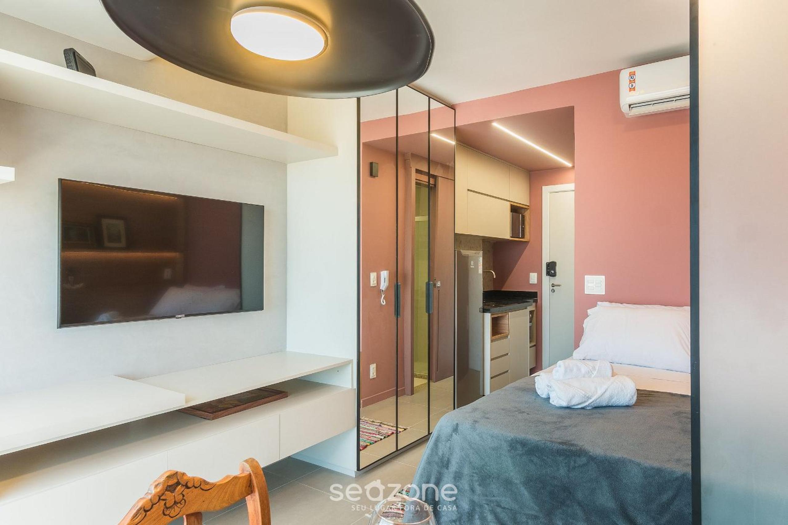 Apartments in a building with a pool 800m from the beach in Salvador - EDF