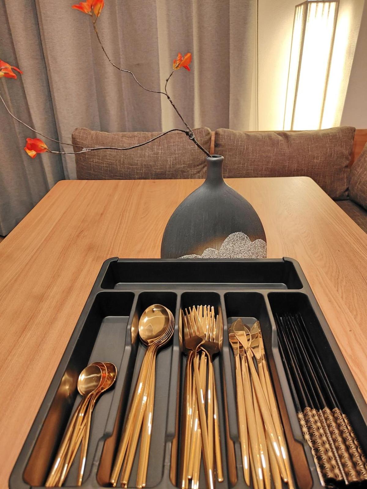 Luna Luxury 4BR Family Villa with Parking - 2 mins from Osaka-ko Station, near EXPO, USJ, Kaiyukan