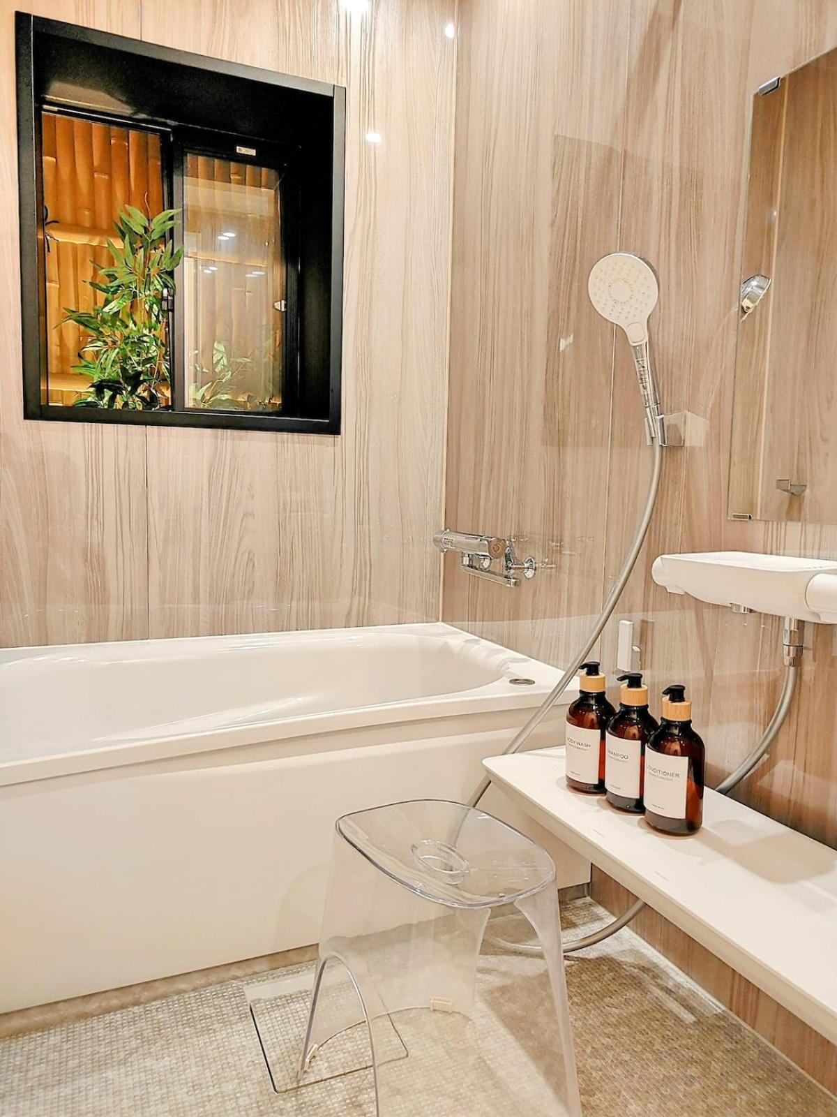 Luna Luxury 4BR Family Villa with Parking - 2 mins from Osaka-ko Station, near EXPO, USJ, Kaiyukan