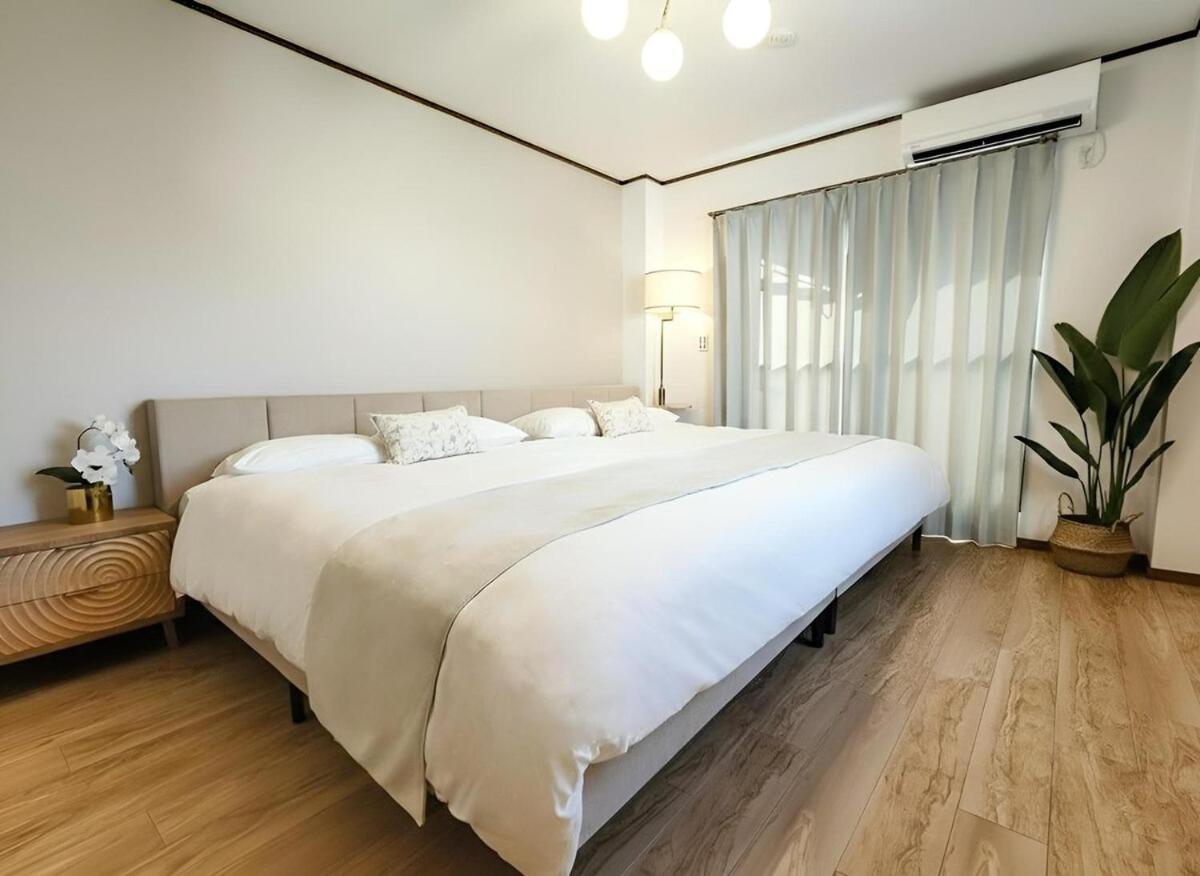 Luna Luxury 4BR Family Villa with Parking - 2 mins from Osaka-ko Station, near EXPO, USJ, Kaiyukan