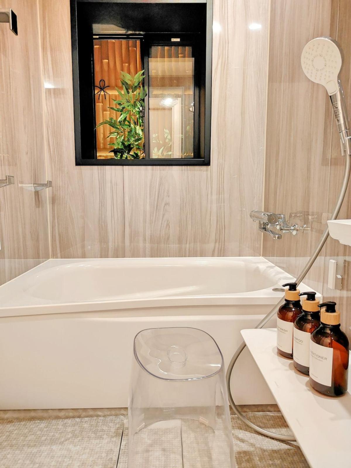 Luna Luxury 4BR Family Villa with Parking - 2 mins from Osaka-ko Station, near EXPO, USJ, Kaiyukan