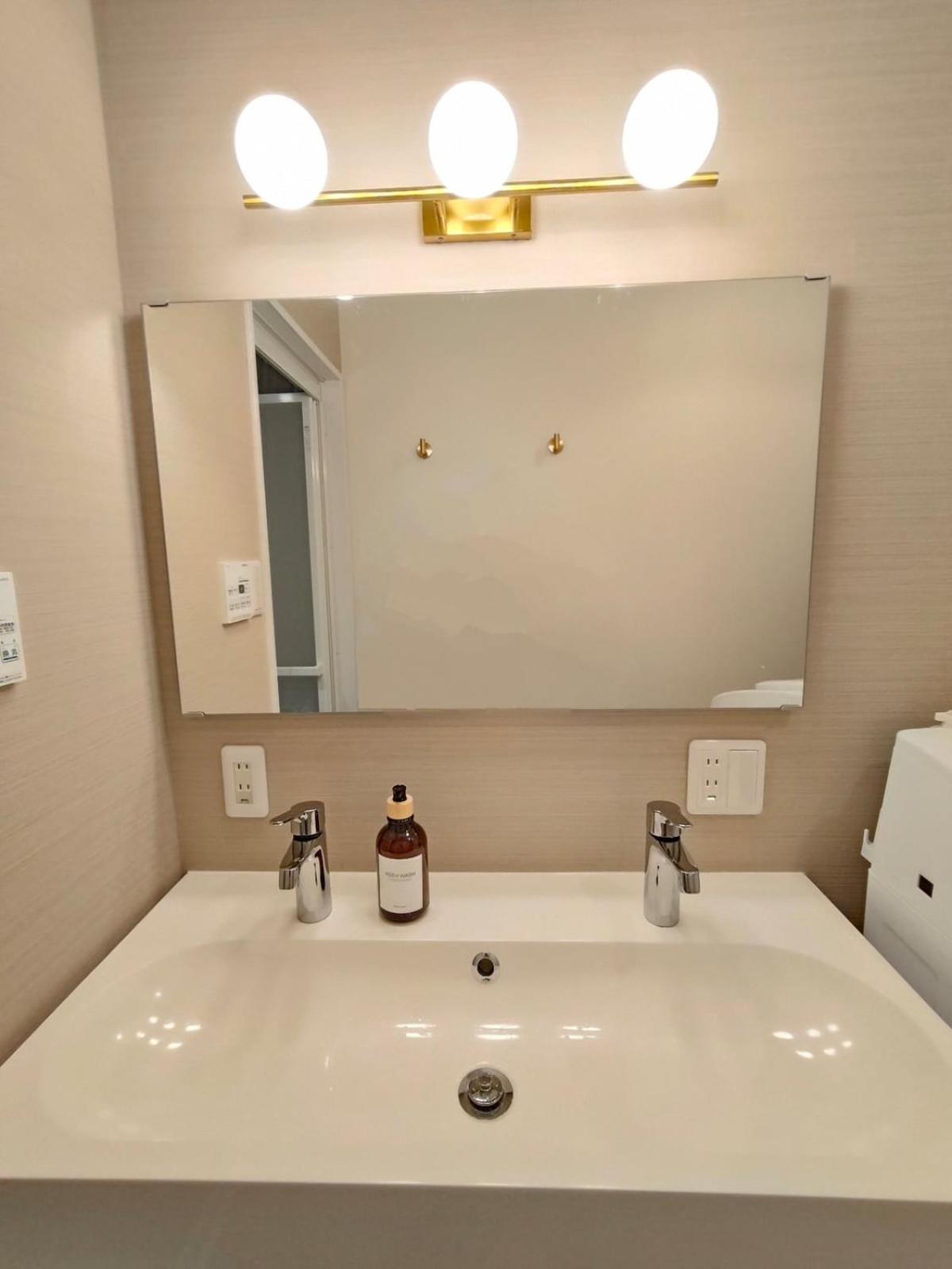 Luna Luxury 4BR Family Villa with Parking - 2 mins from Osaka-ko Station, near EXPO, USJ, Kaiyukan