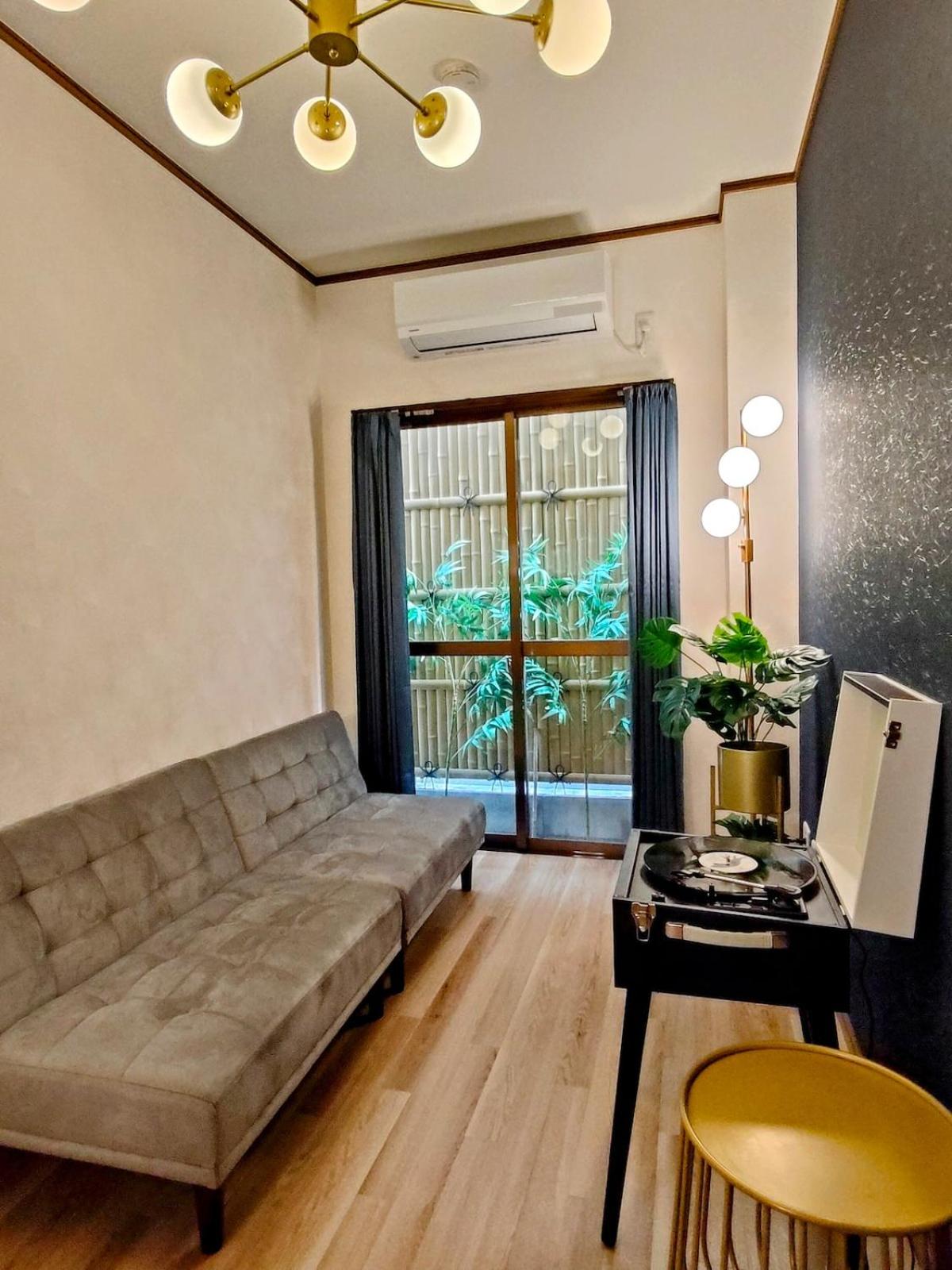 Luna Luxury 4BR Family Villa with Parking - 2 mins from Osaka-ko Station, near EXPO, USJ, Kaiyukan