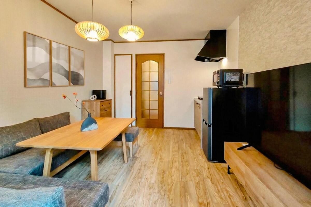 Luna Luxury 4BR Family Villa with Parking - 2 mins from Osaka-ko Station, near EXPO, USJ, Kaiyukan
