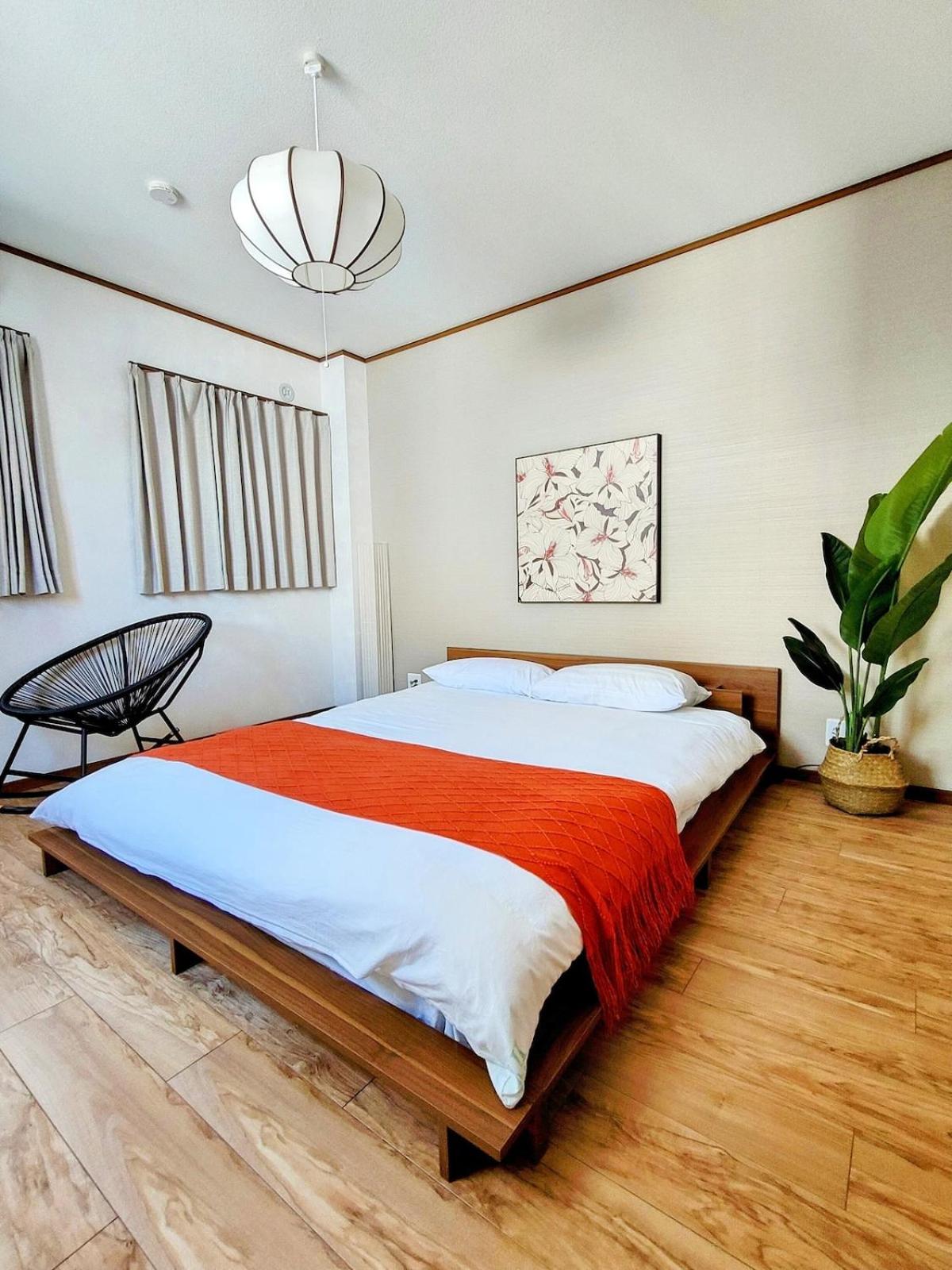 Luna Luxury 4BR Family Villa with Parking - 2 mins from Osaka-ko Station, near EXPO, USJ, Kaiyukan