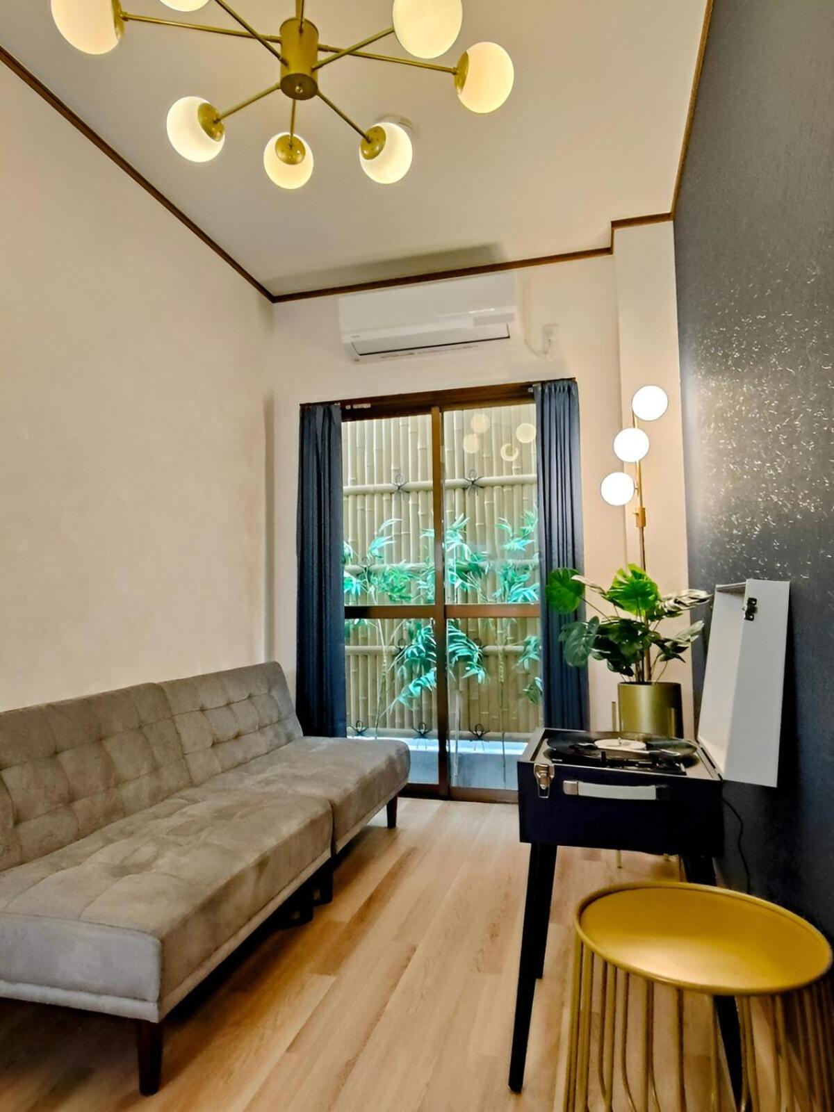 Luna Luxury 4BR Family Villa with Parking - 2 mins from Osaka-ko Station, near EXPO, USJ, Kaiyukan