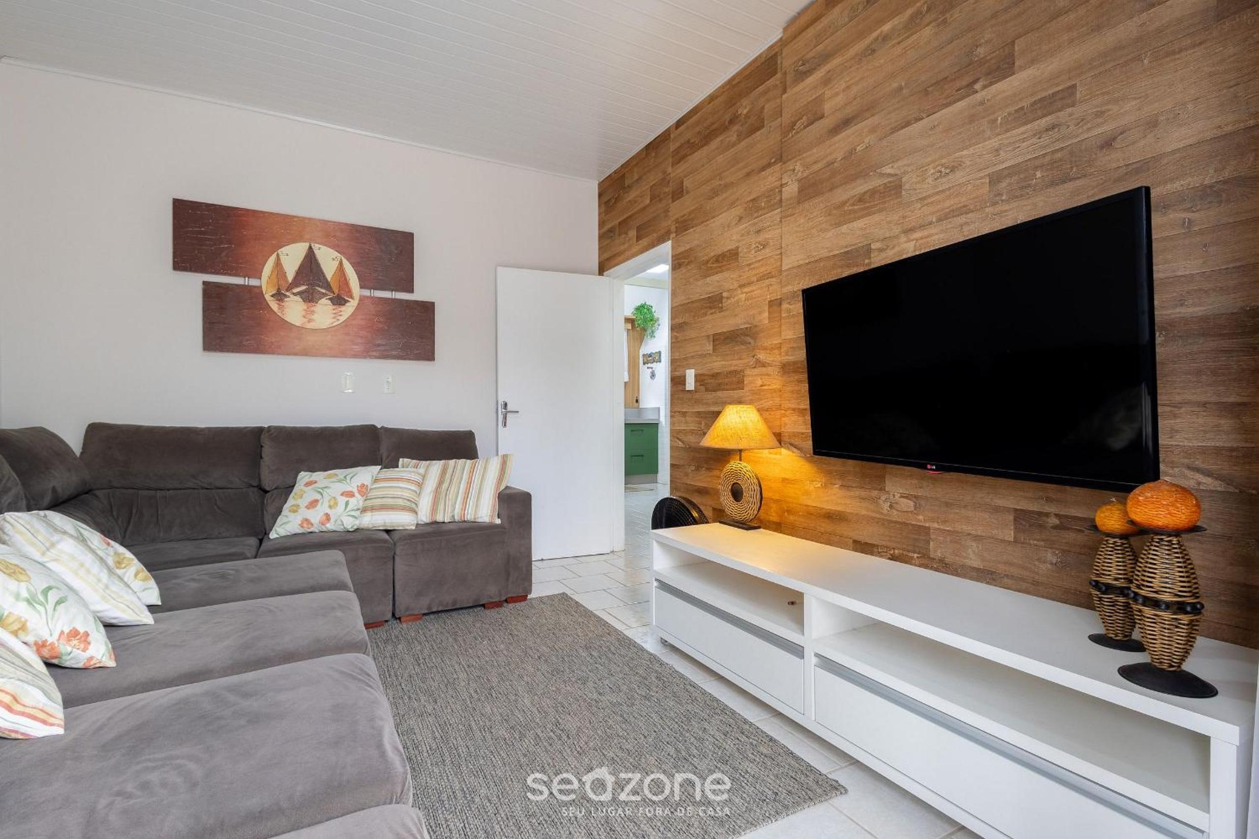 5 Bedroom House 200 m from the Beach CMM0043