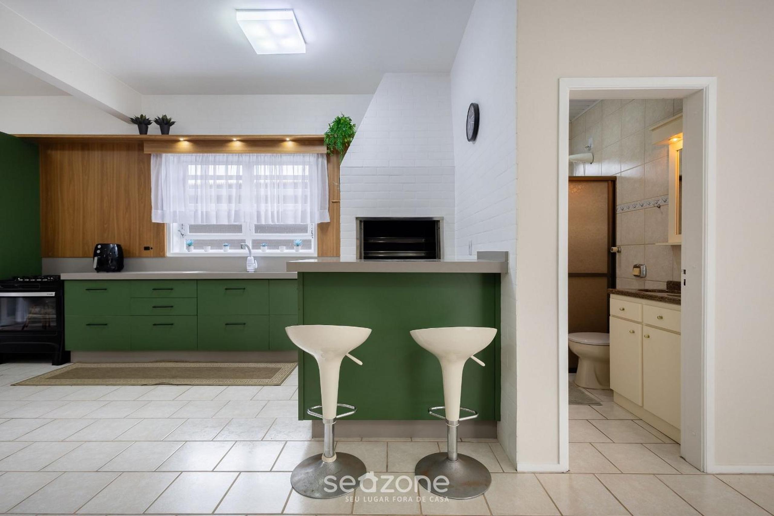 5 Bedroom House 200 m from the Beach CMM0043