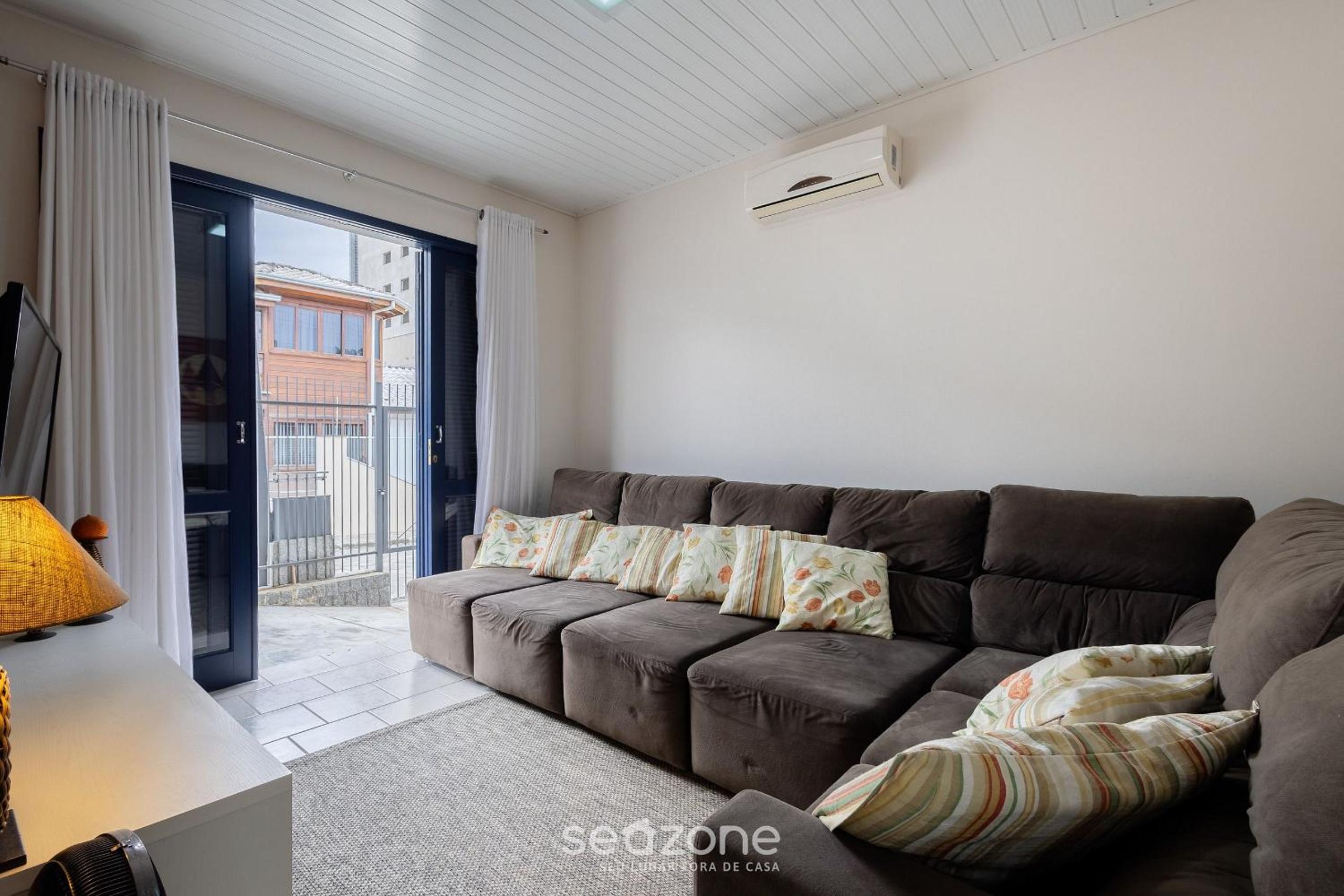 5 Bedroom House 200 m from the Beach CMM0043