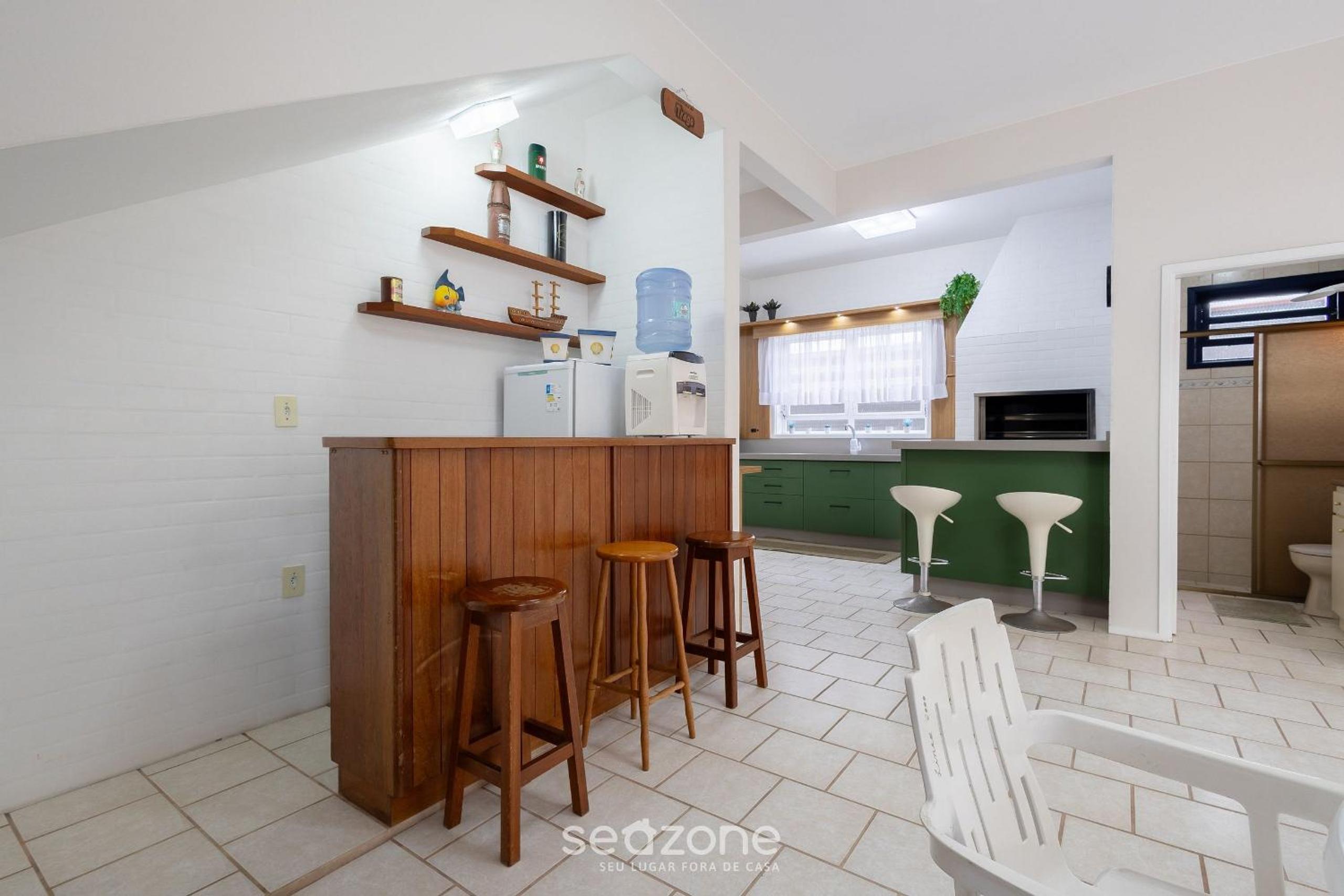 5 Bedroom House 200 m from the Beach CMM0043